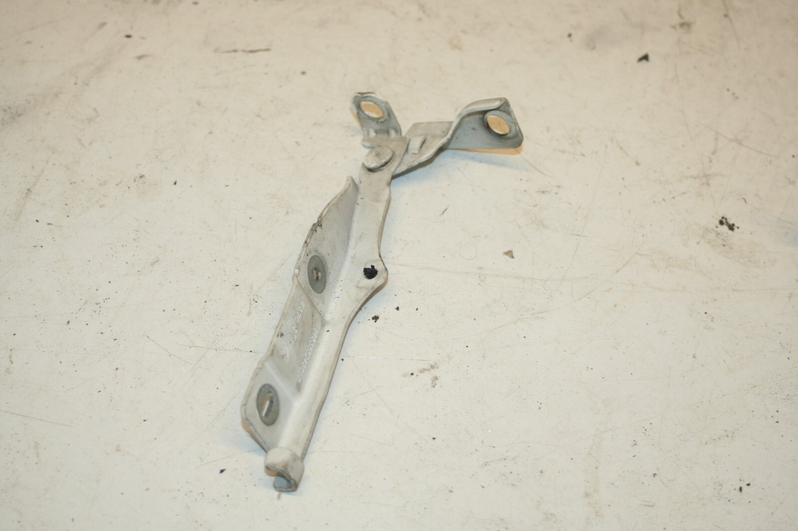 2010 CITROEN DS3. BONNET HINGE - Image 2