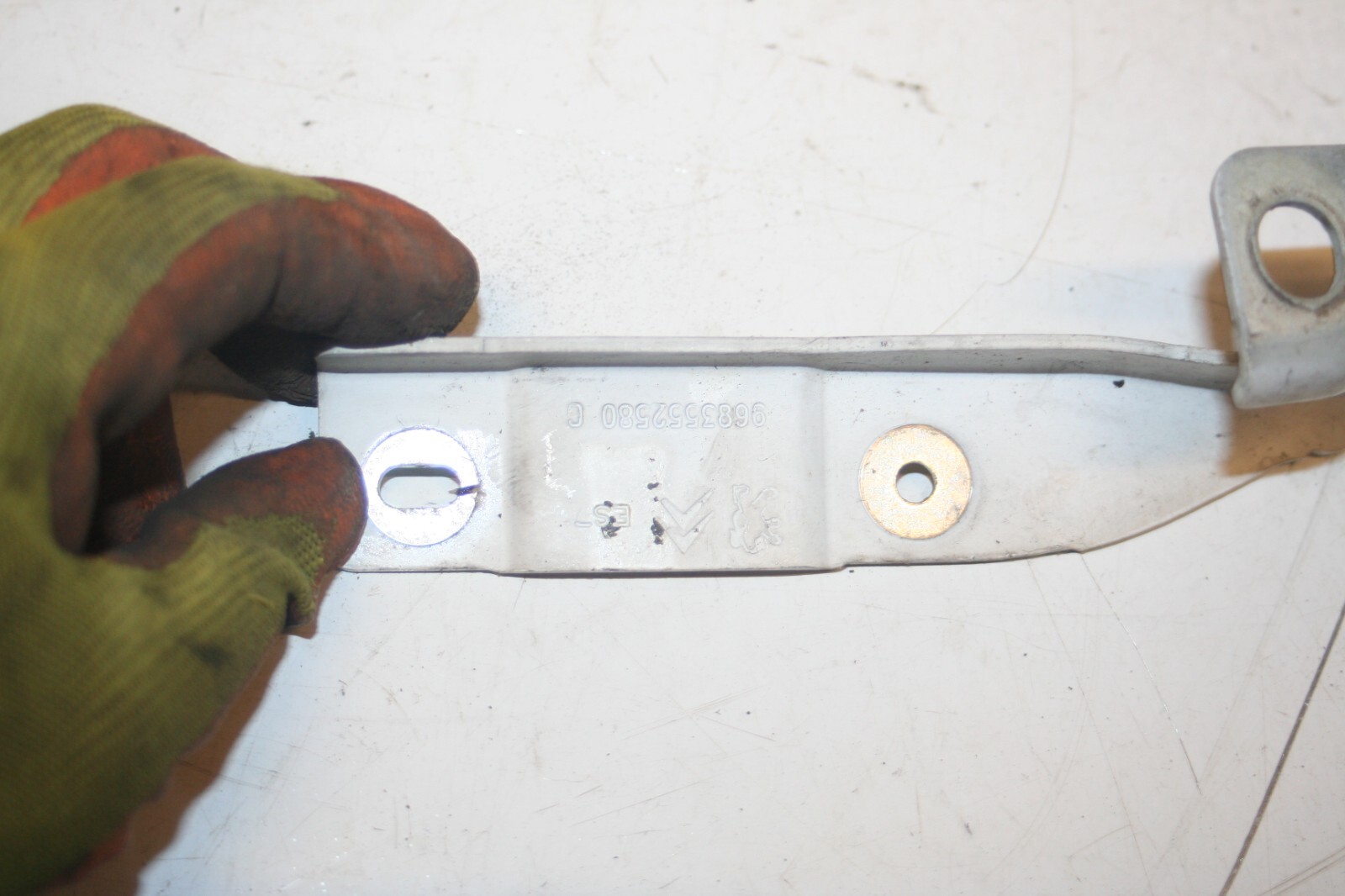 2010 CITROEN DS3. BONNET HINGE - Image 3