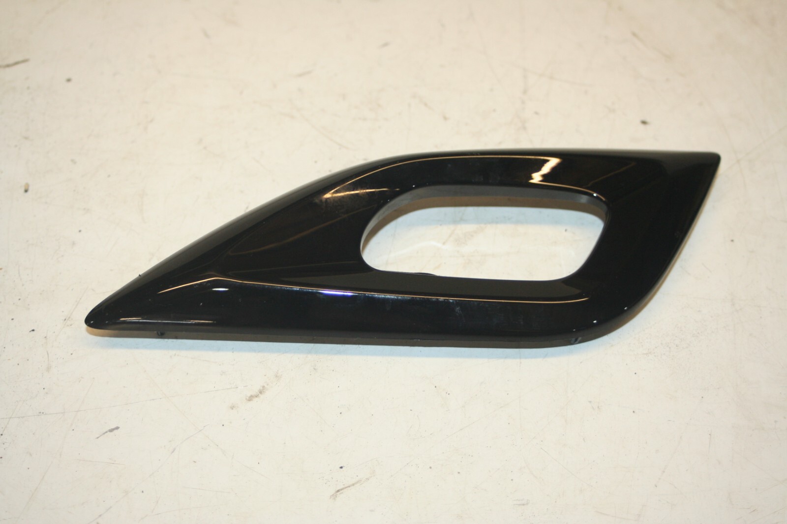 2010 CITROEN DS3. BLACK DOOR HANDLE TRIM SURROUND PASSENGER SIDE
