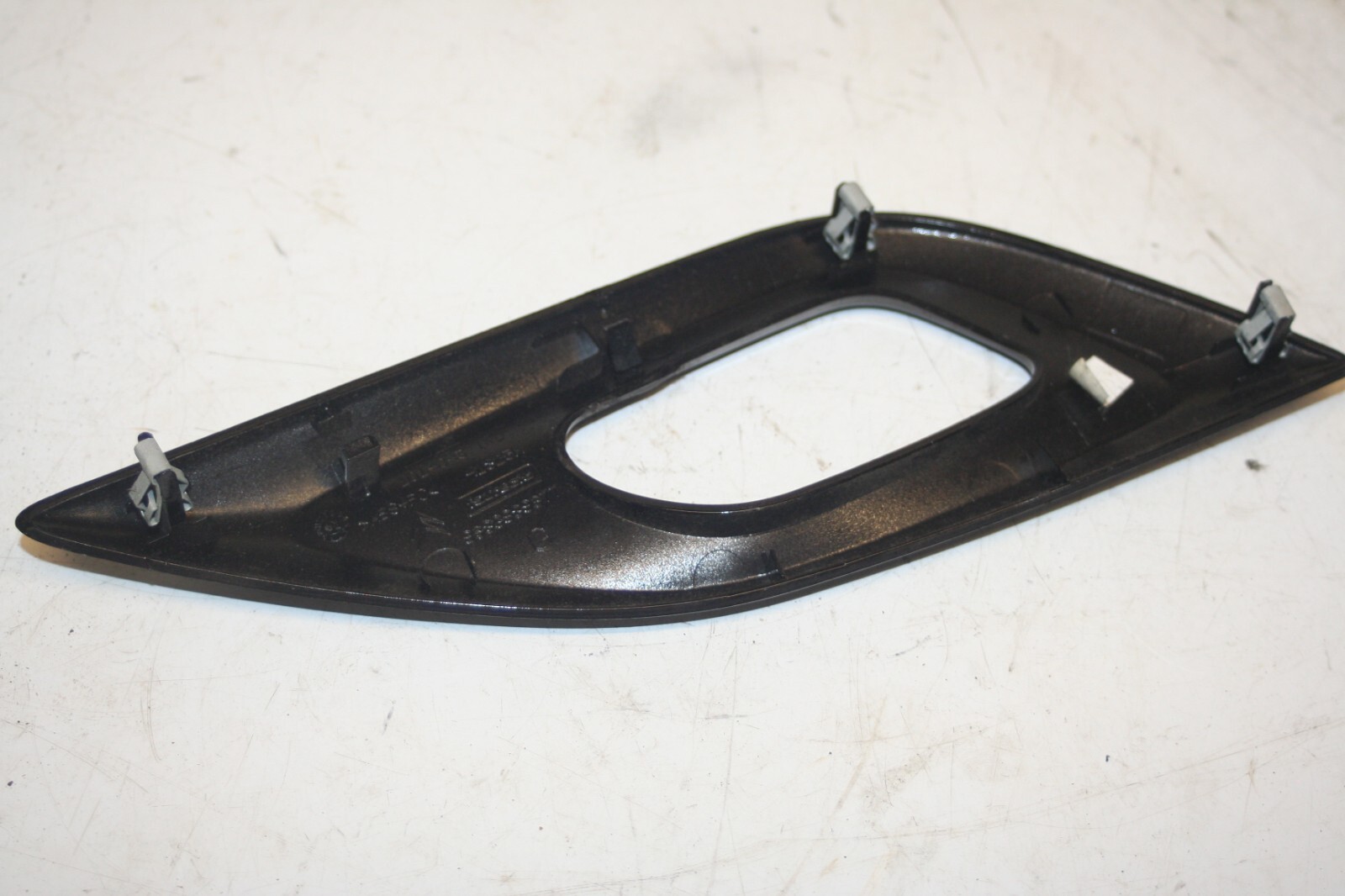 2010 CITROEN DS3. BLACK DOOR HANDLE TRIM SURROUND PASSENGER SIDE - Image 4