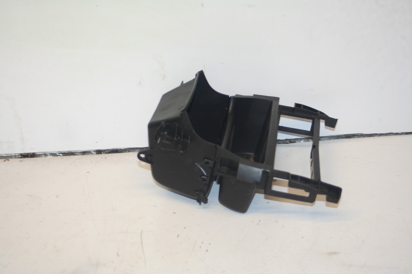 2010 CITROEN DS3. CENTRE CONSOLE FRAME 96842858377 STORAGE - Image 2