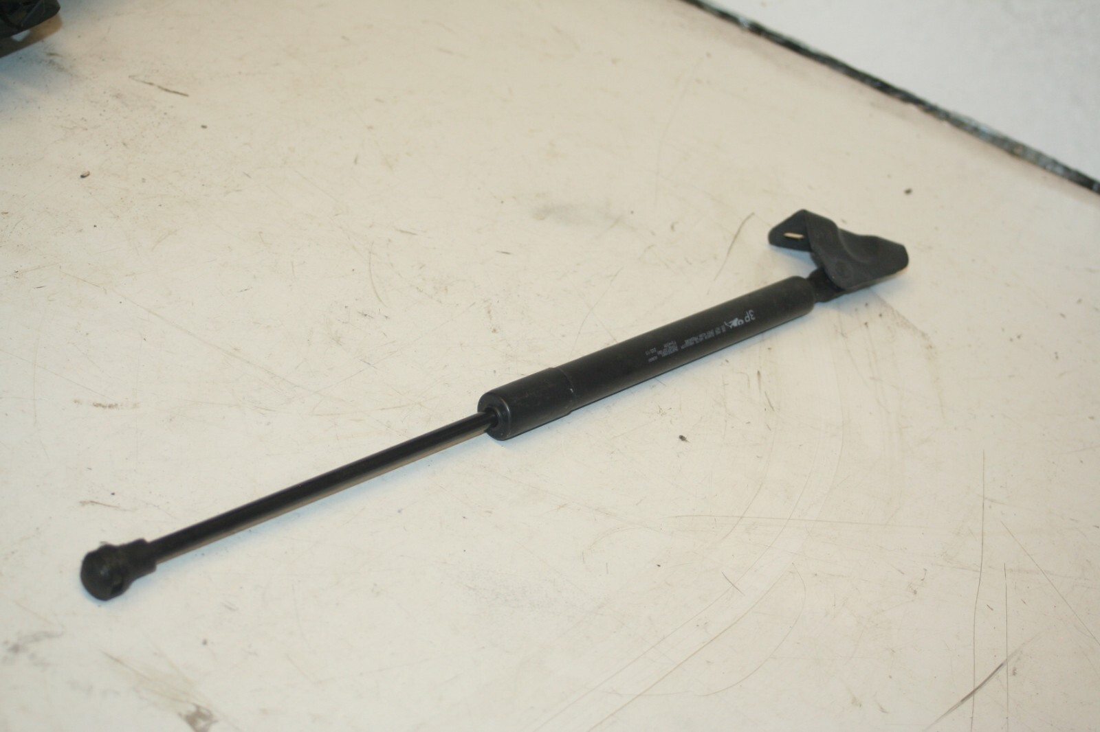 2010 CITROEN DS3. GAS STRUT BOOT TAIL GATE - Image 2