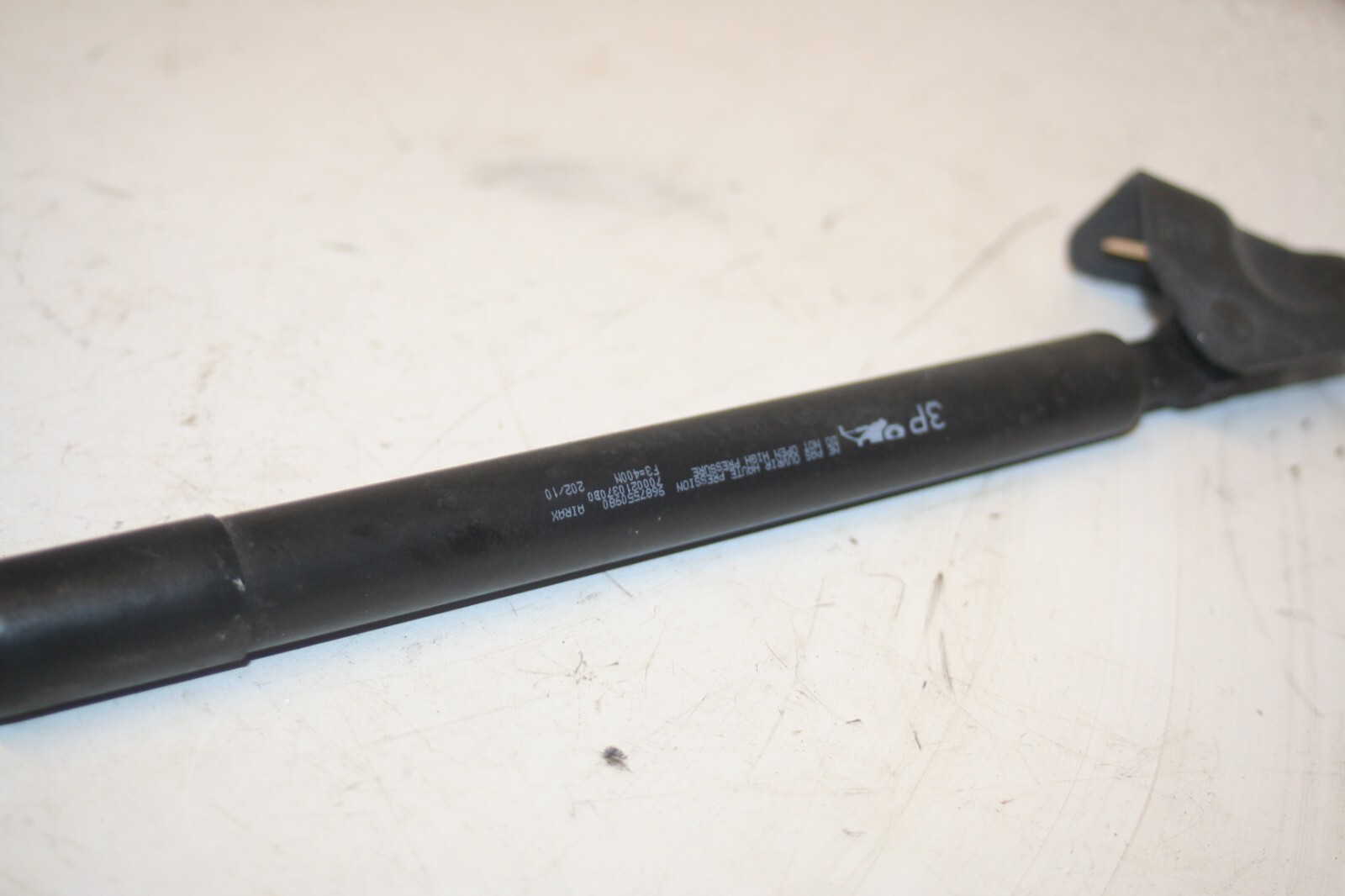 2010 CITROEN DS3. GAS STRUT BOOT TAIL GATE - Image 3