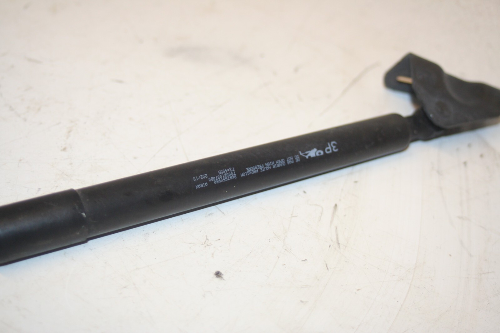 2010 CITROEN DS3. GAS STRUT BOOT TAIL GATE - Image 4