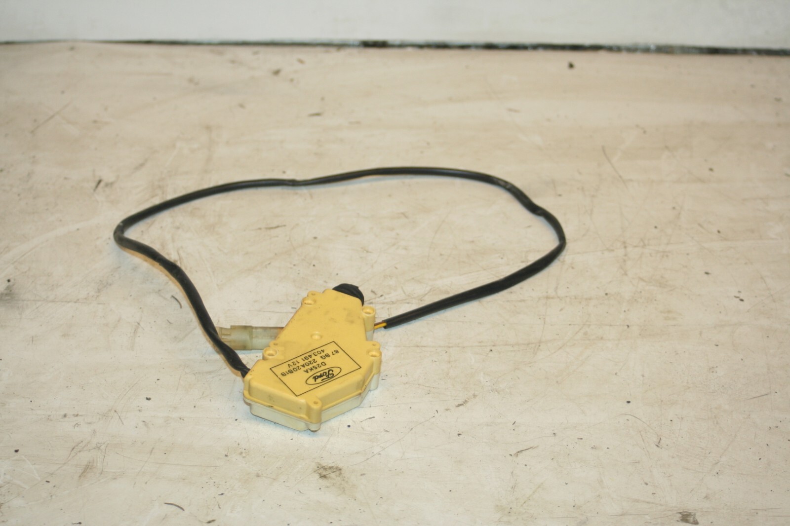 1990 FORD GRANADA MK3. PASSENGER SIDE FRONT LOCKING ACTUATOR 87BG220A20B1B