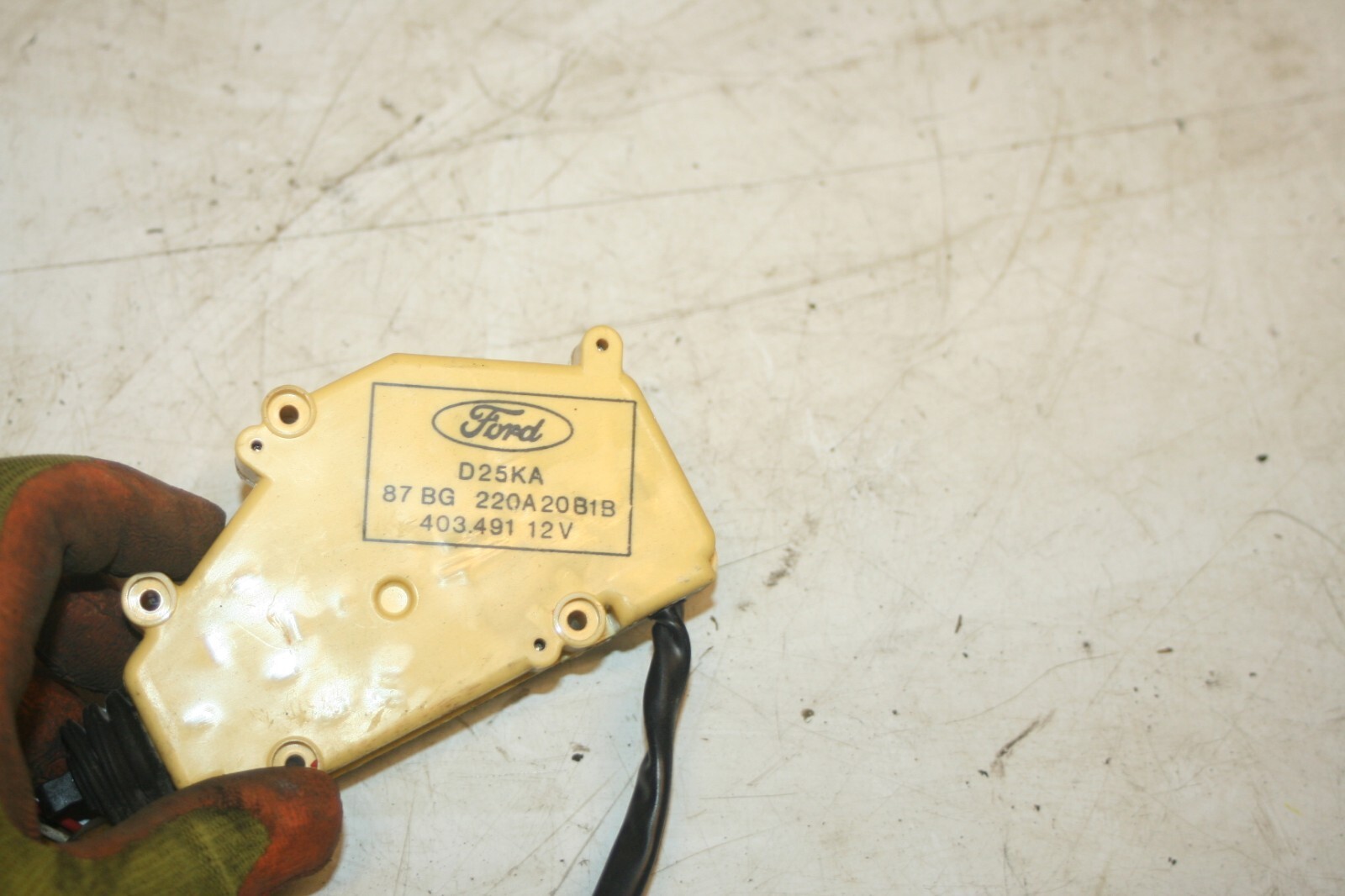 1990 FORD GRANADA MK3. PASSENGER SIDE FRONT LOCKING ACTUATOR 87BG220A20B1B - Image 2