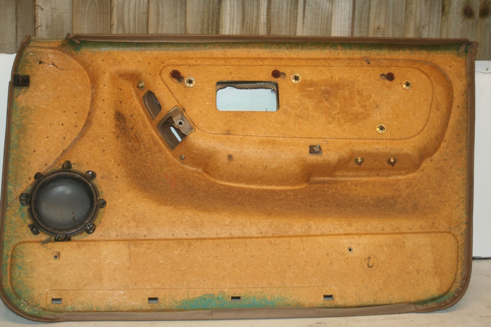 1990 FORD GRANADA MK3. PASSENGER SIDE FRONT DOOR CARD BROWN - Image 4
