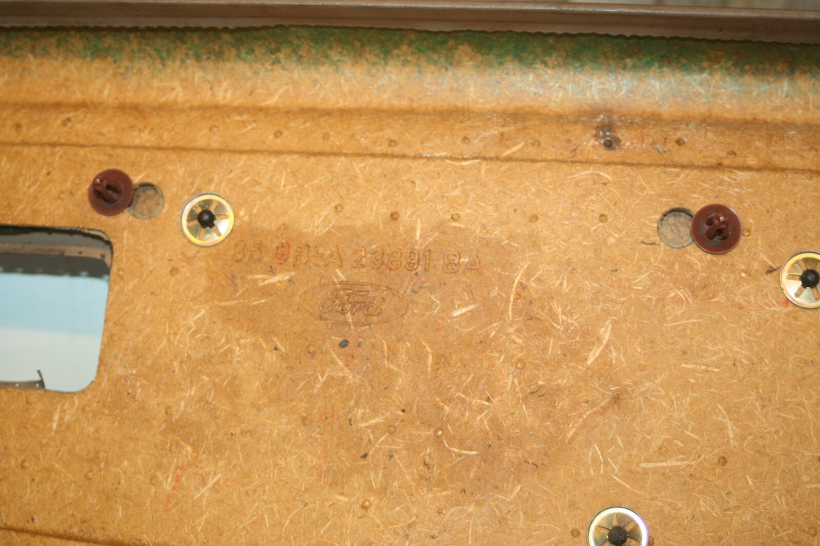 1990 FORD GRANADA MK3. PASSENGER SIDE FRONT DOOR CARD BROWN - Image 5