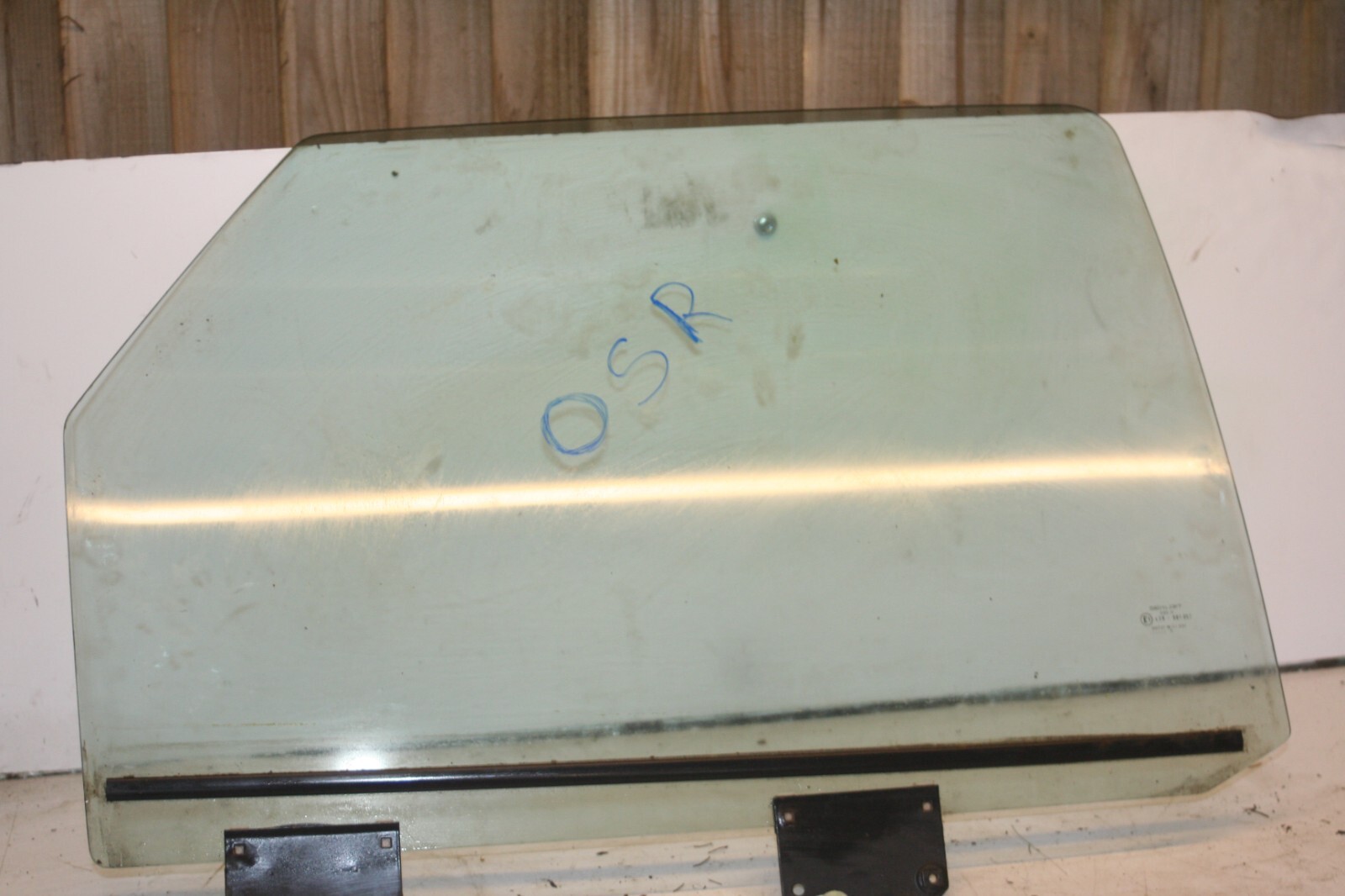 1990 FORD GRANADA MK3. DRIVER SIDE REAR WINDOW GLASS