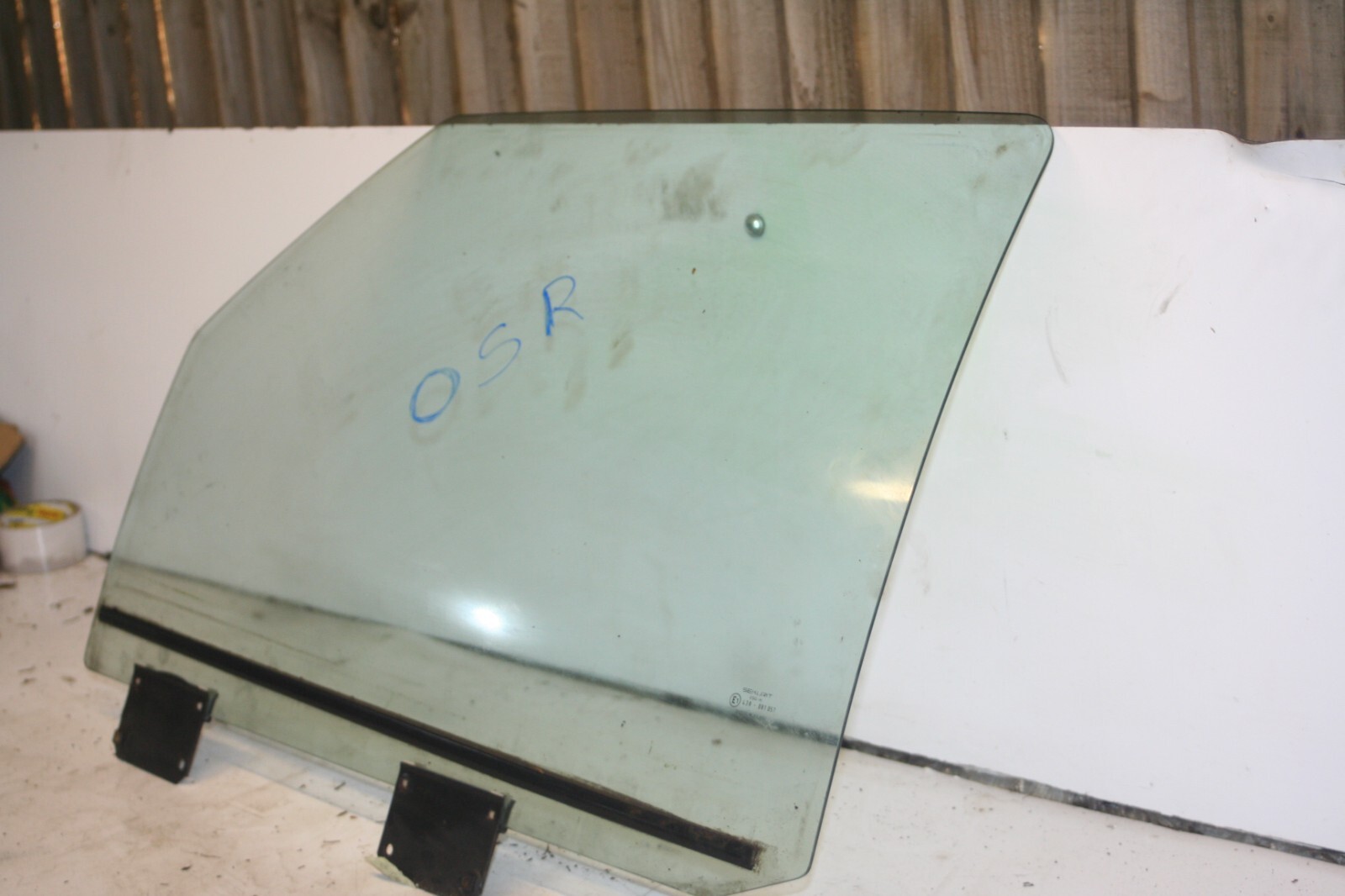 1990 FORD GRANADA MK3. DRIVER SIDE REAR WINDOW GLASS - Image 3