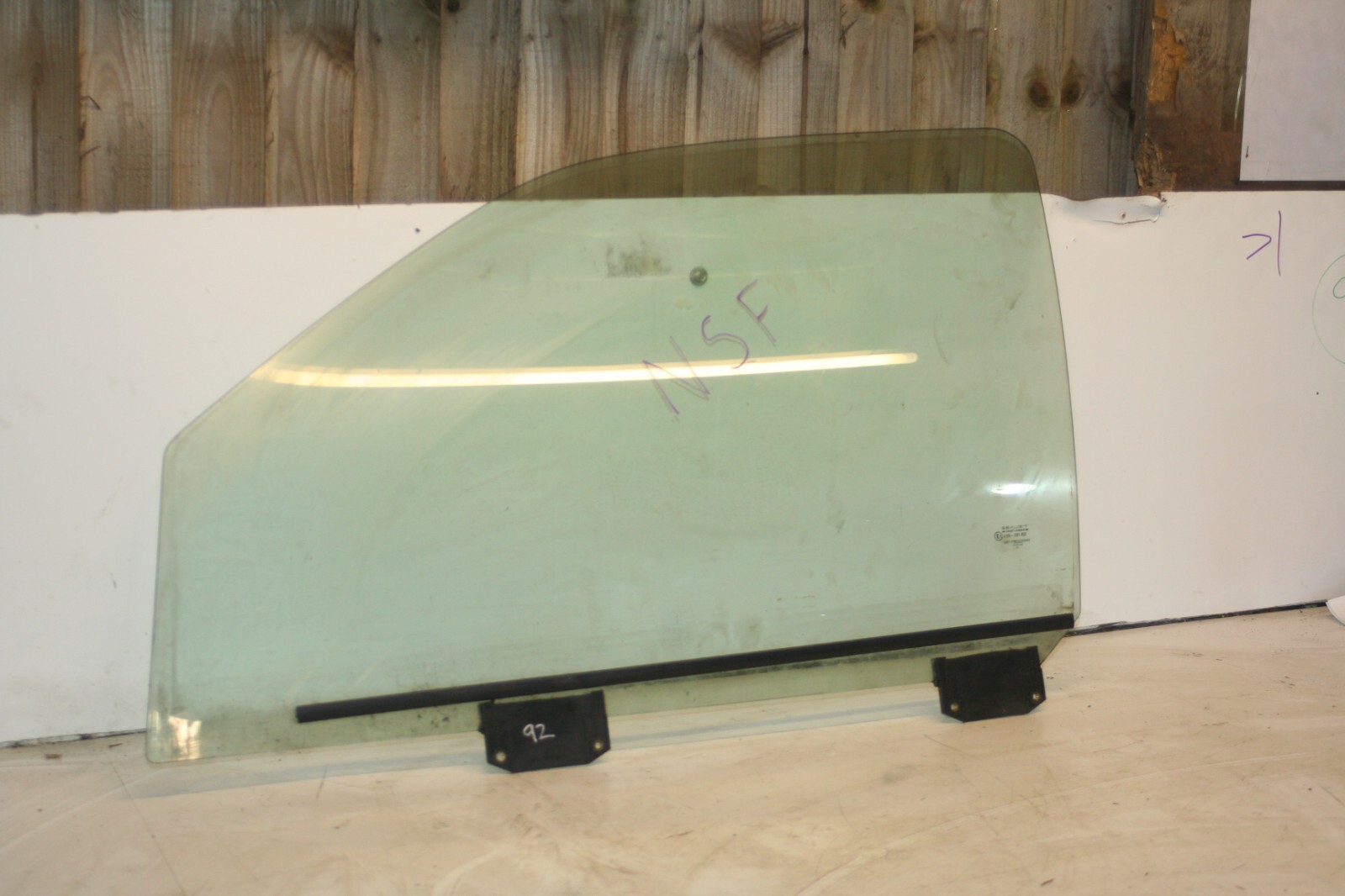 1990 FORD GRANADA MK3. PASSENGER SIDE FRONT WINDOW GLASS