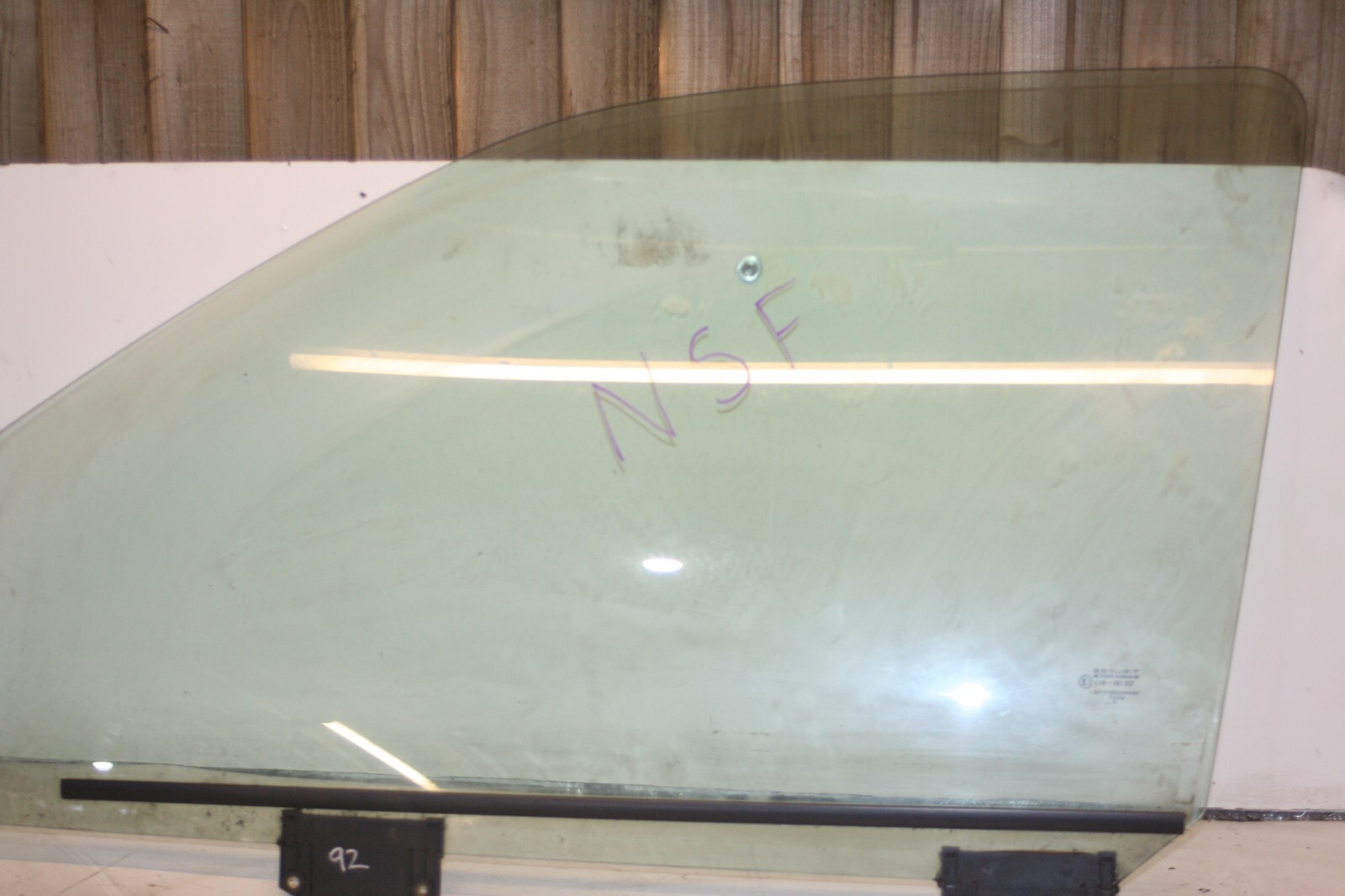 1990 FORD GRANADA MK3. PASSENGER SIDE FRONT WINDOW GLASS - Image 2