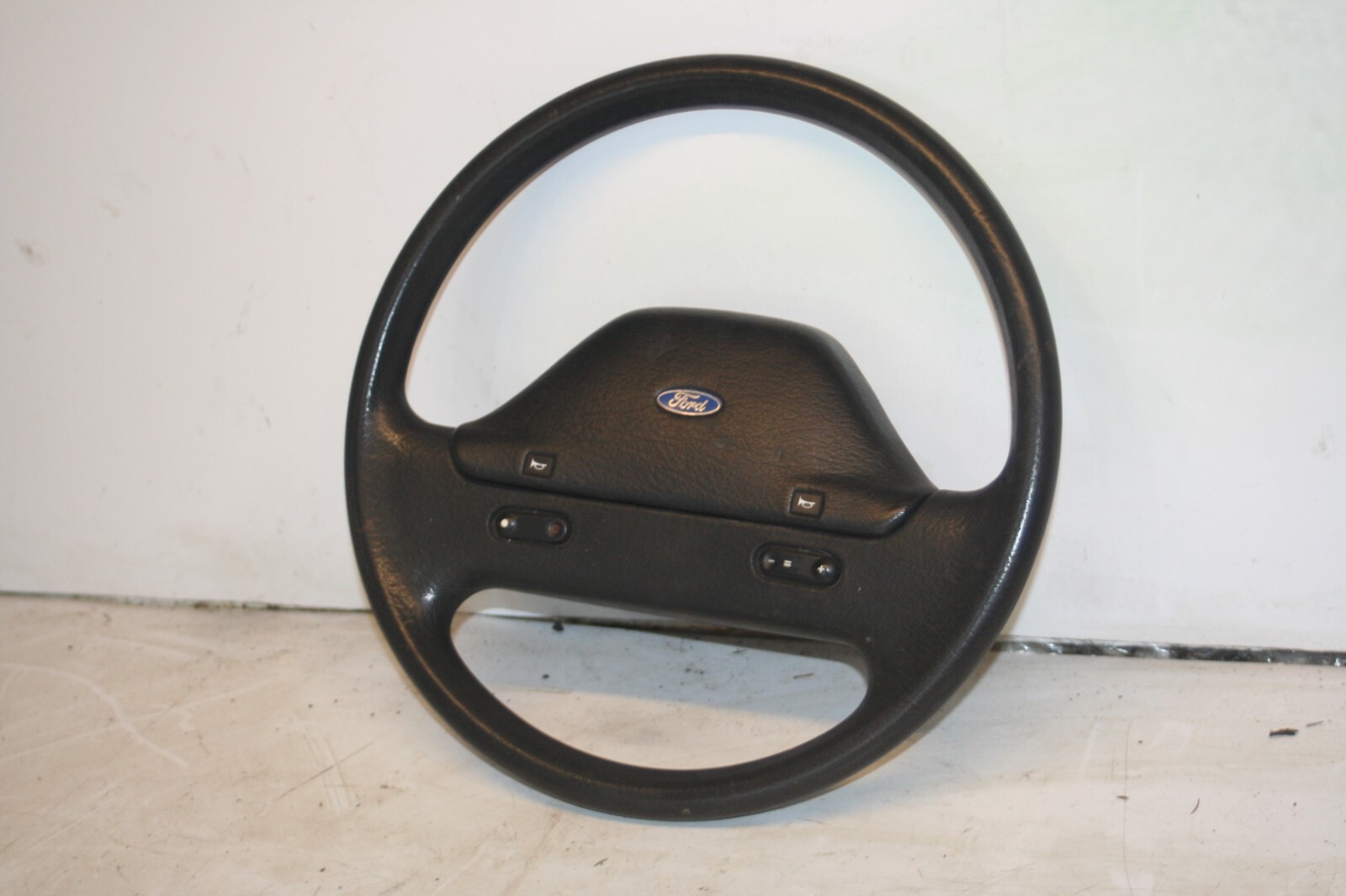 1990 FORD GRANADA MK3. STEERING WHEEL - Image 2