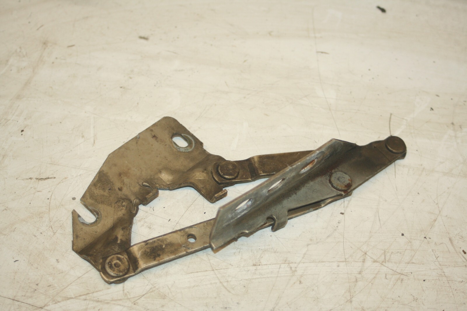 1990 FORD GRANADA MK3. BONNET HINGE