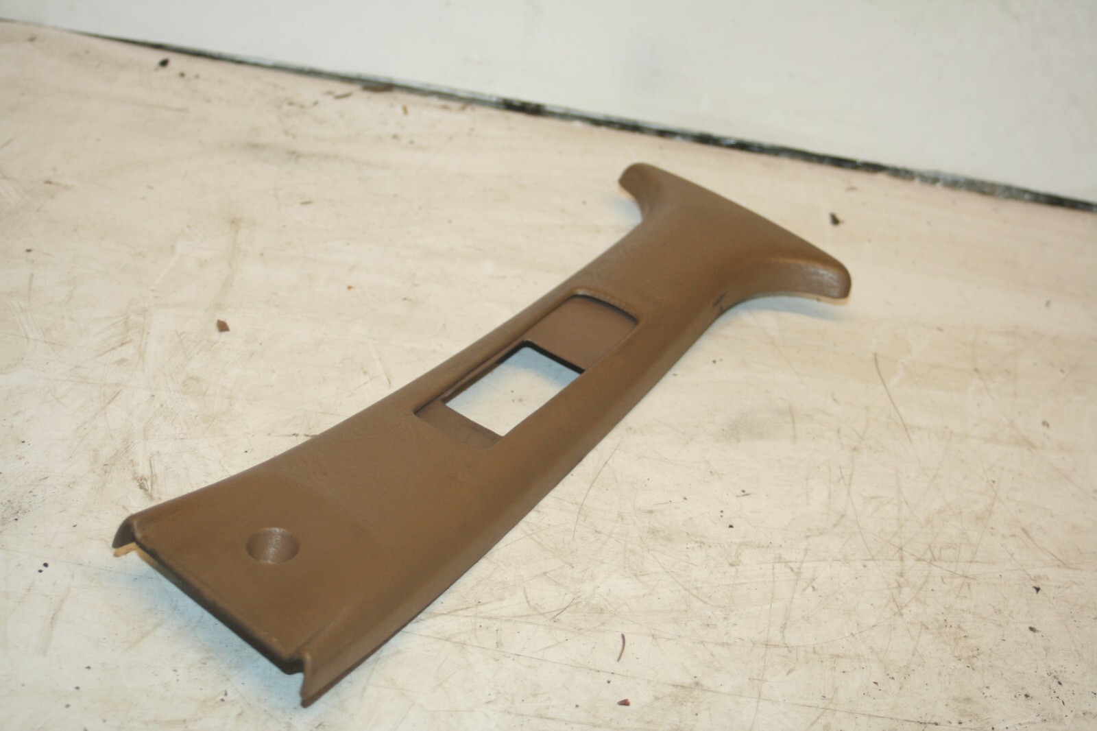 1990 FORD GRANADA MK3. B PILLAR TRIM PASSENGER SIDE - Image 3