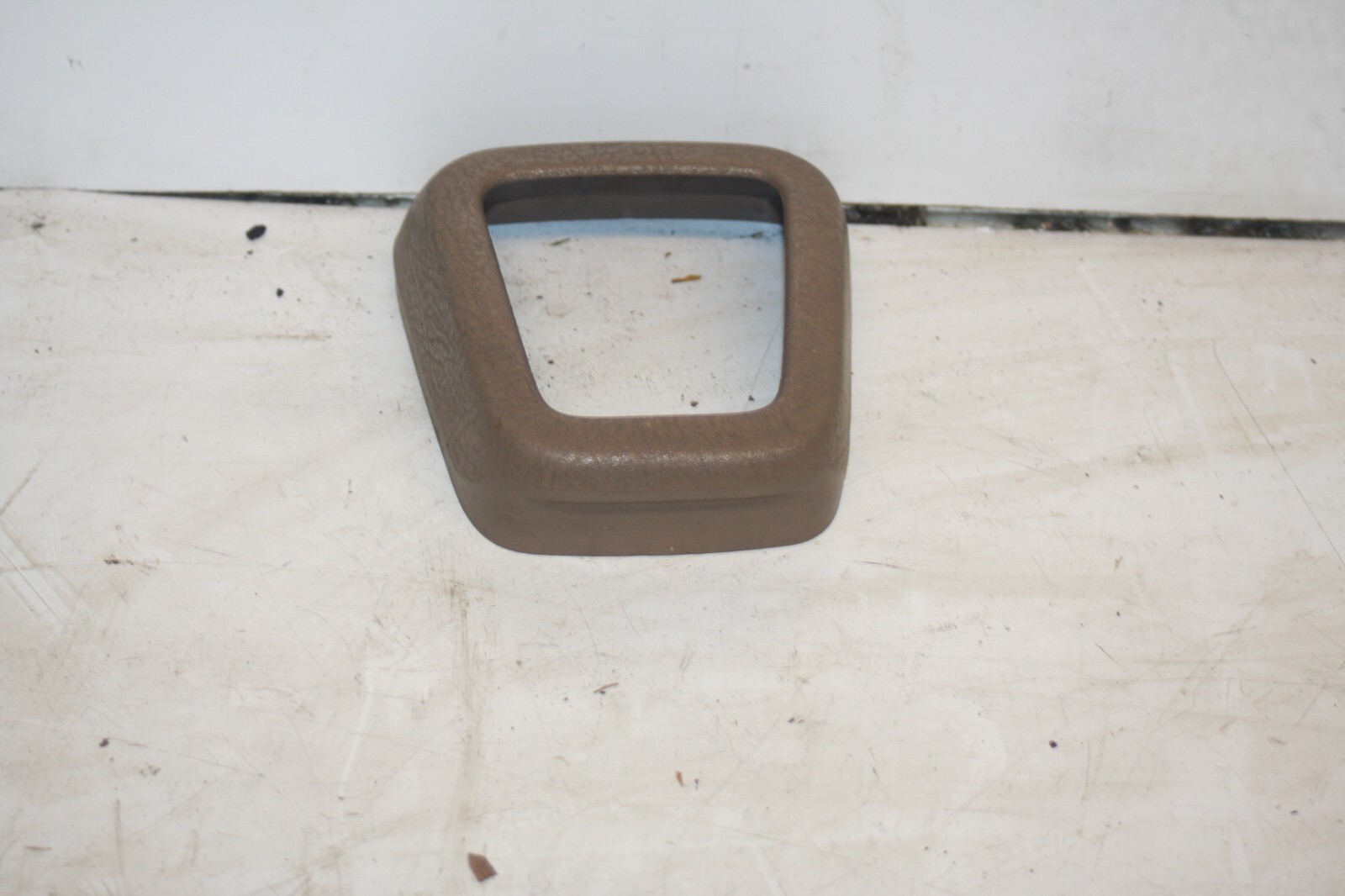 1990 FORD GRANADA MK3. GEAR SELECTOR SURROUND TRIM