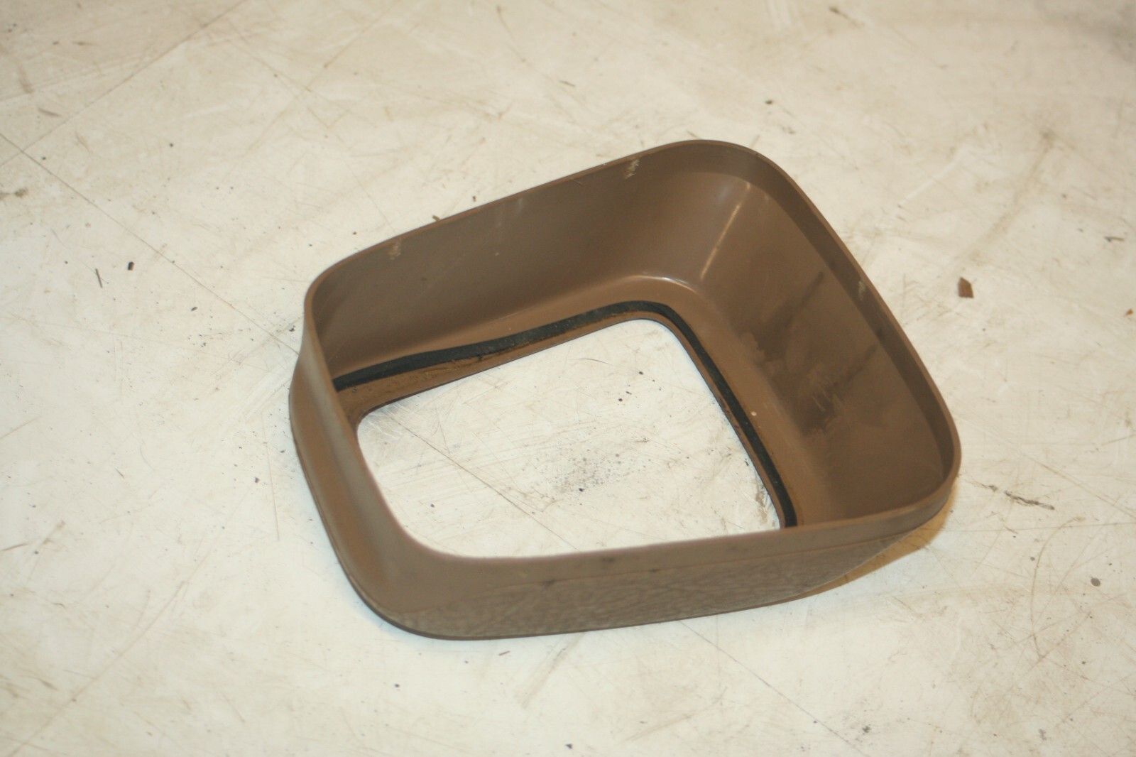 1990 FORD GRANADA MK3. GEAR SELECTOR SURROUND TRIM - Image 4