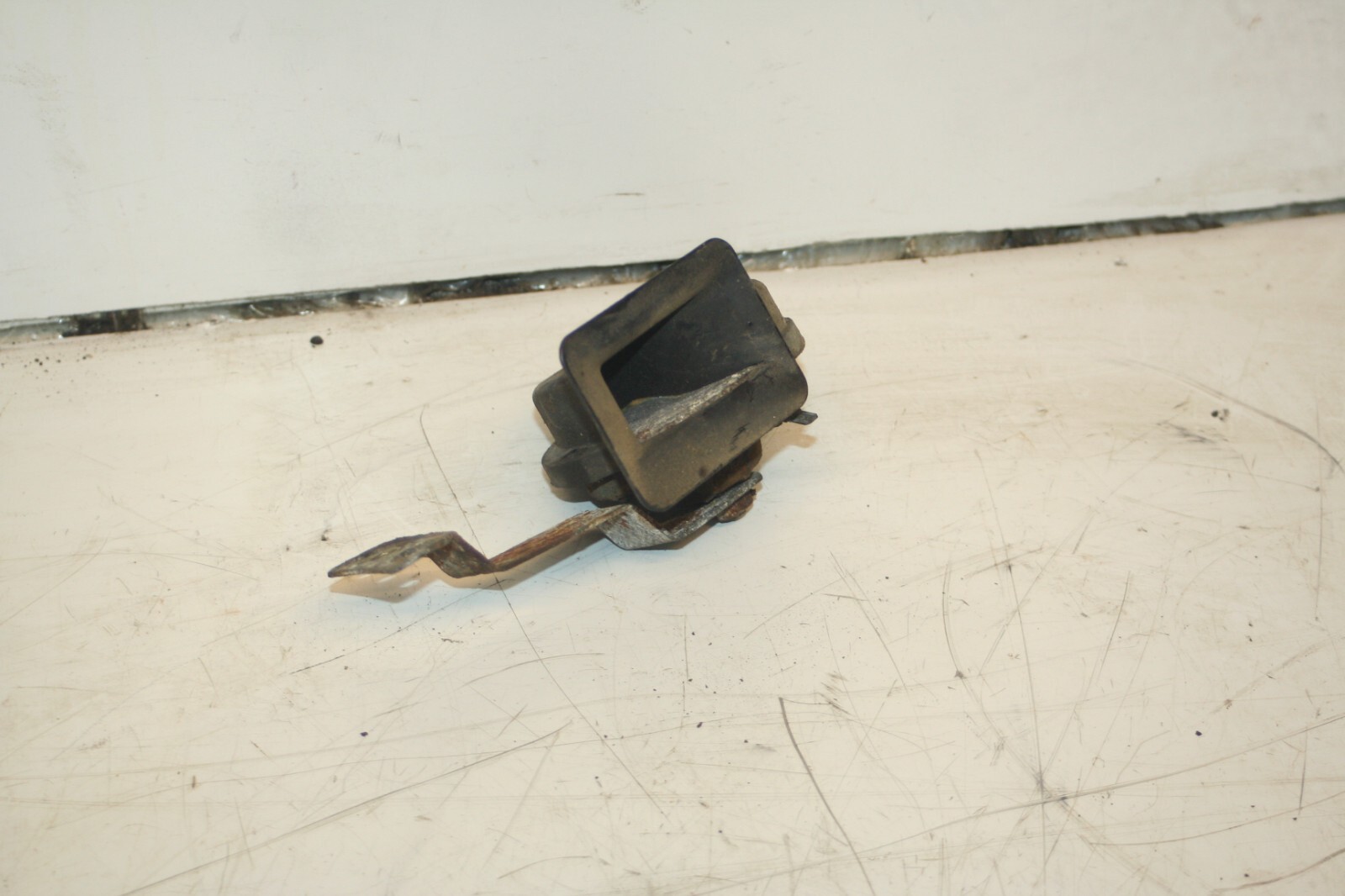 1990 FORD GRANADA MK3. HORN