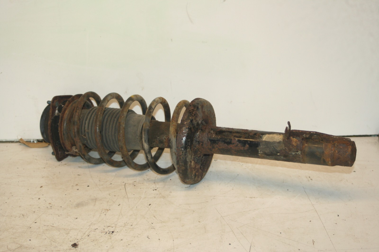 1990 FORD GRANADA MK3. DRIVER SIDE FRONT SUSPENSION UNIT - Image 2