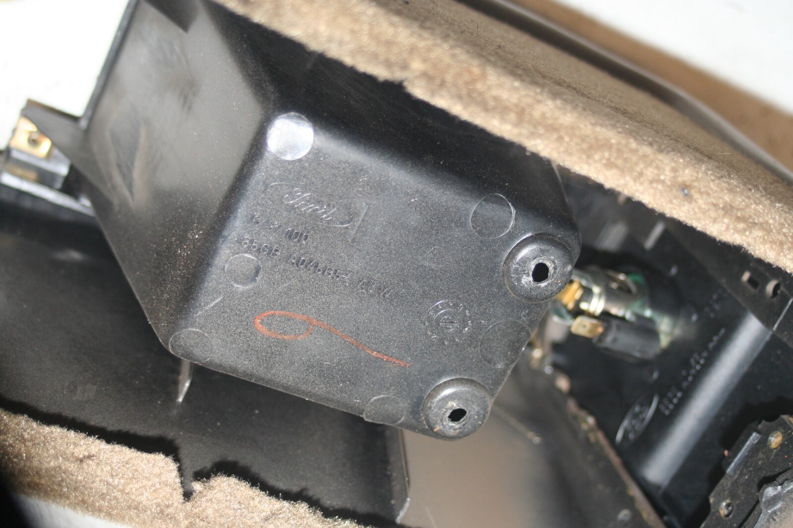 1990 FORD GRANADA MK3. CENTRE CONSOLE 85GB-A045B54 ABW - Image 6