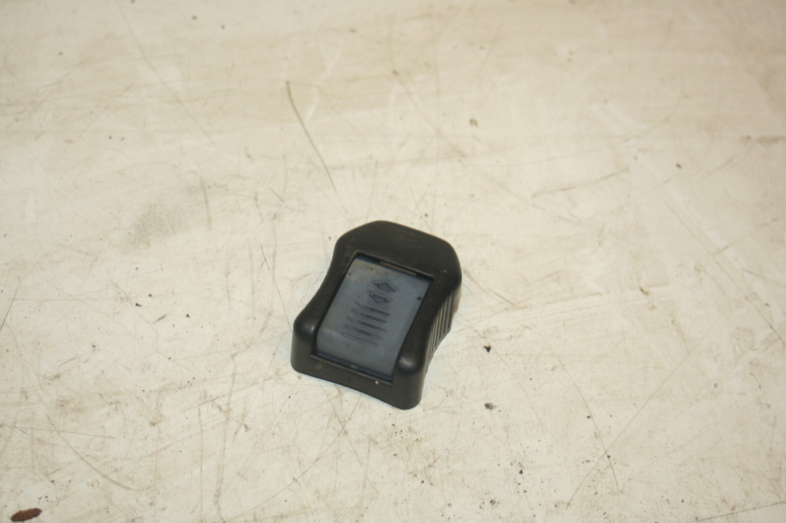 1990 FORD GRANADA MK3. SEAT BELT HEIGHT ADJUSTER