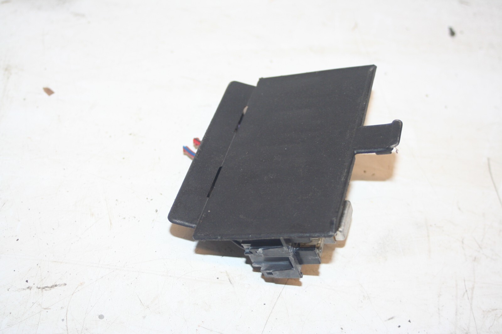 1990 FORD GRANADA MK3. BUNCH OF FUSES AND HOLDER - Image 4