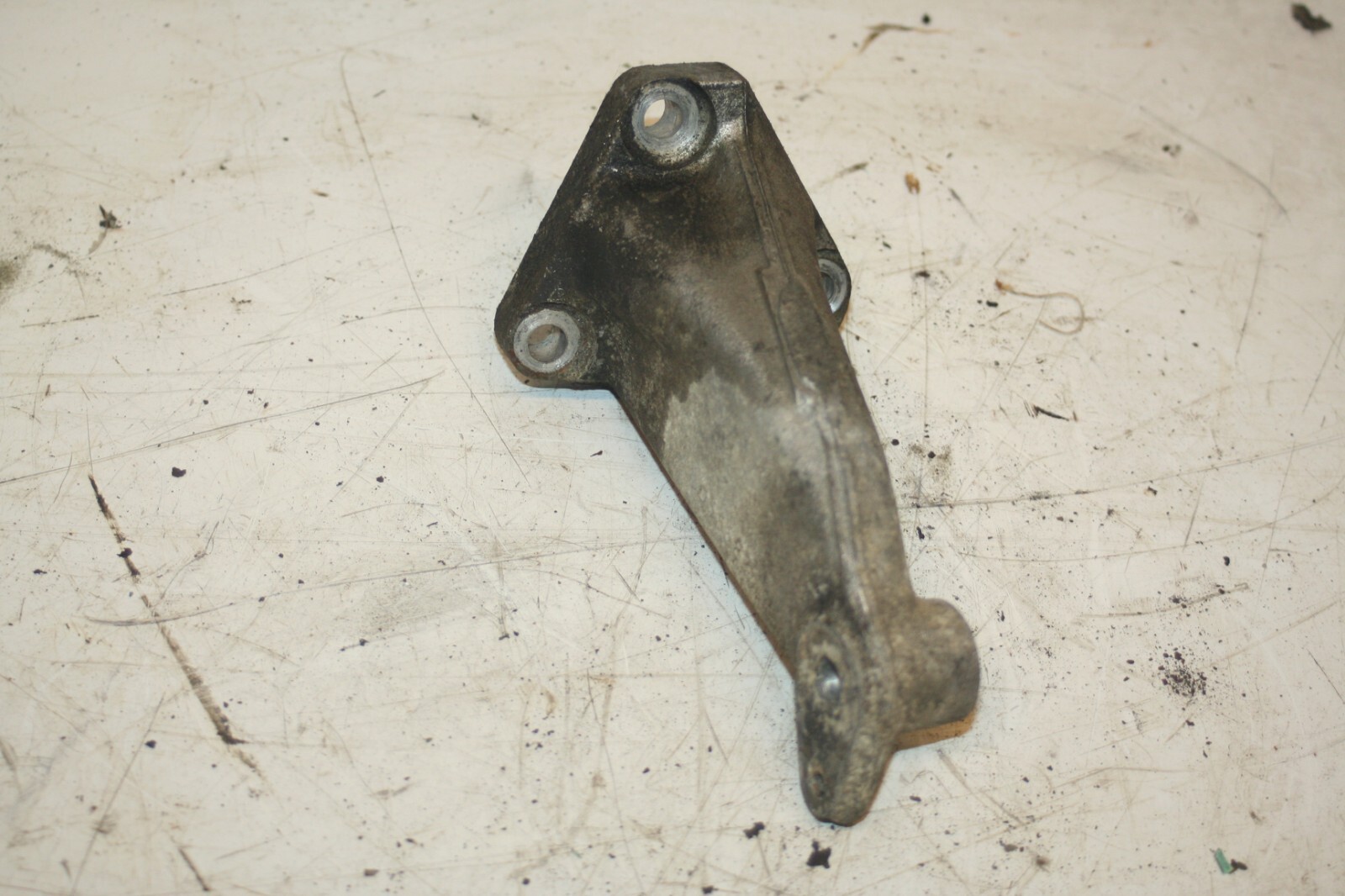 1990 FORD GRANADA MK3. ENGINE MOUNT 87WF-6030-AA - Image 2