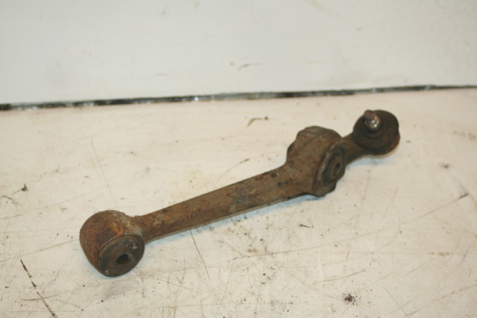 1990 FORD GRANADA MK3. SUSPENSION LOWER ARM FRONT PASSENGER SIDE
