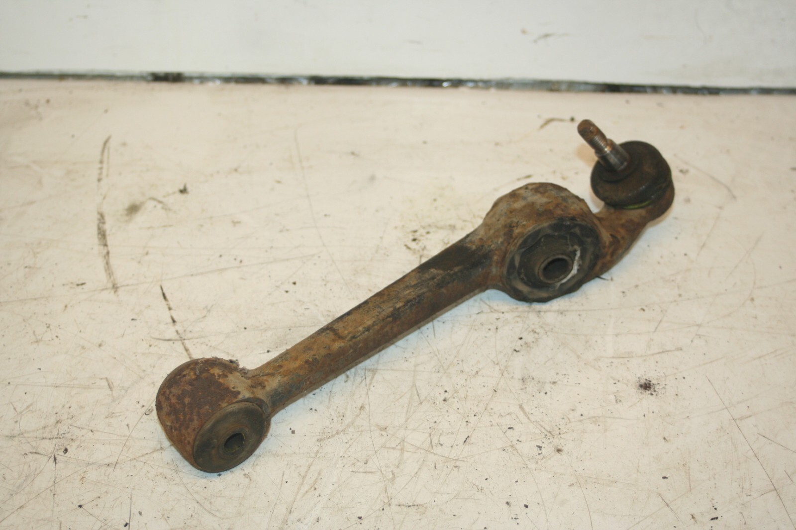 1990 FORD GRANADA MK3. SUSPENSION LOWER ARM FRONT PASSENGER SIDE - Image 4