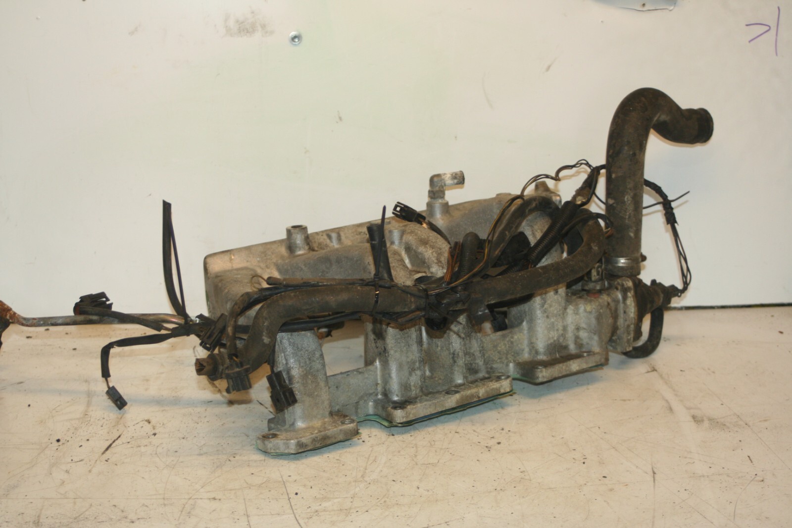 1990 FORD GRANADA MK3. INTAKE MANIFOLD EFi 88WF 9423AH