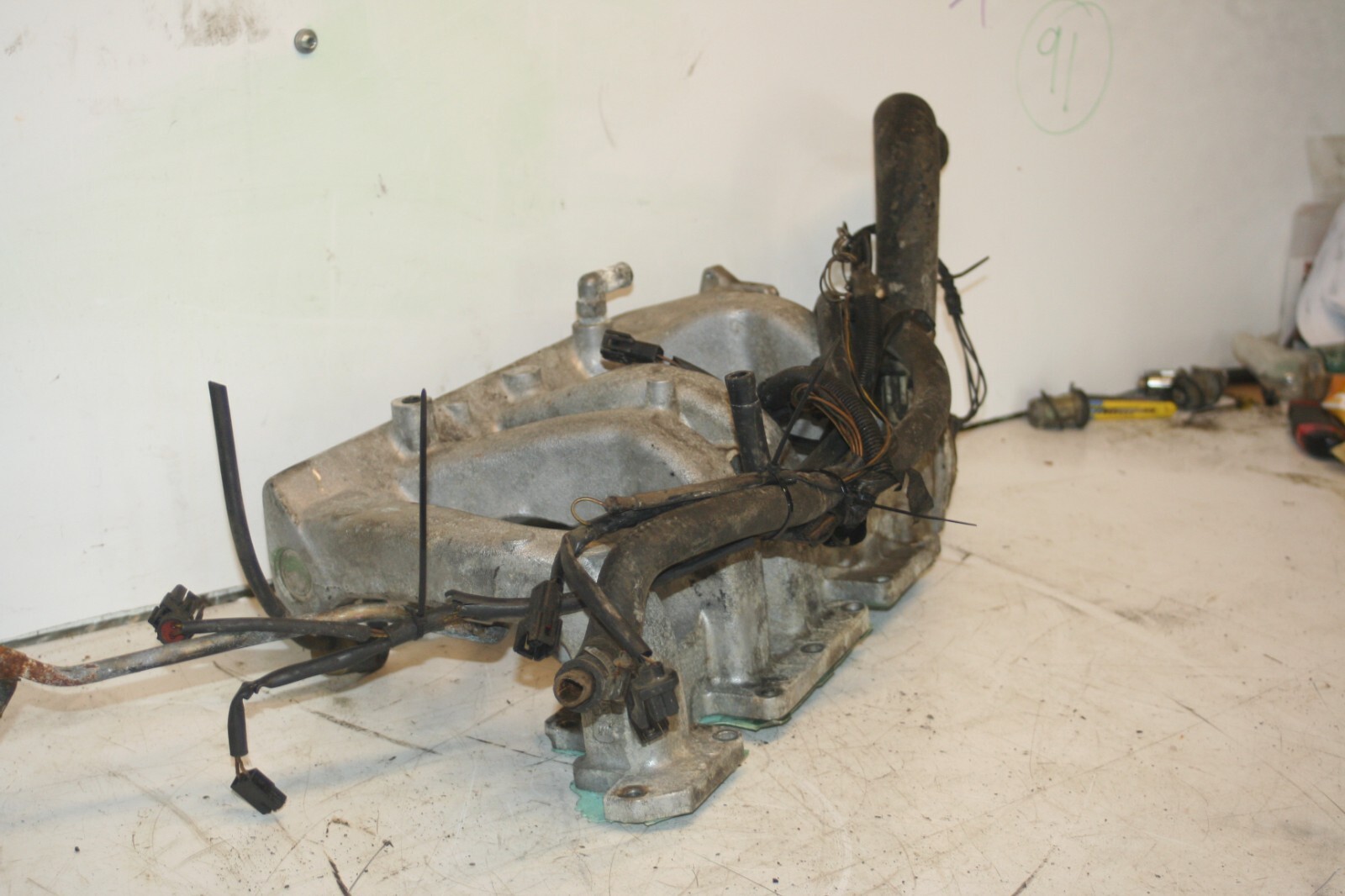 1990 FORD GRANADA MK3. INTAKE MANIFOLD EFi 88WF 9423AH - Image 2