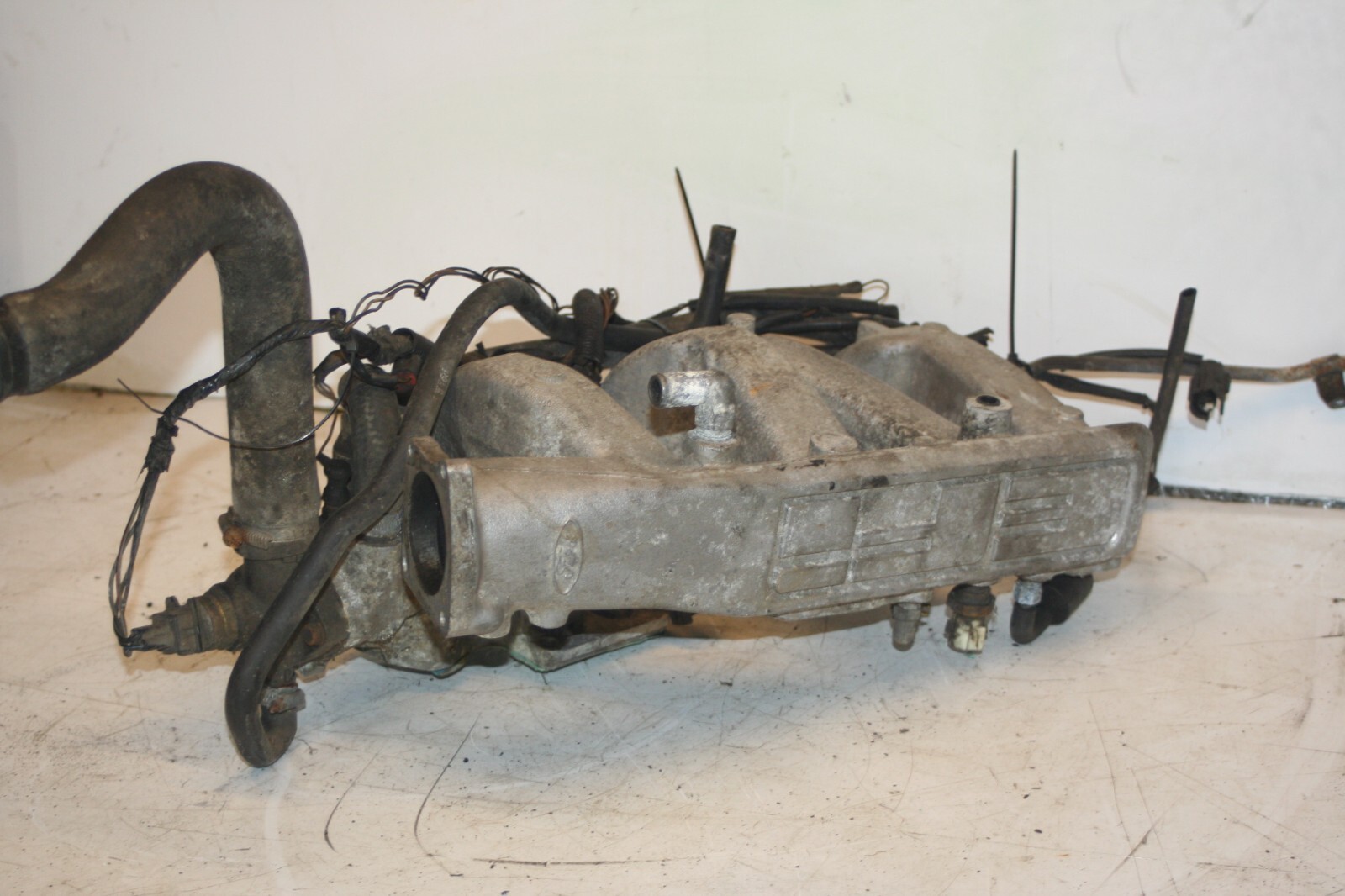 1990 FORD GRANADA MK3. INTAKE MANIFOLD EFi 88WF 9423AH - Image 4
