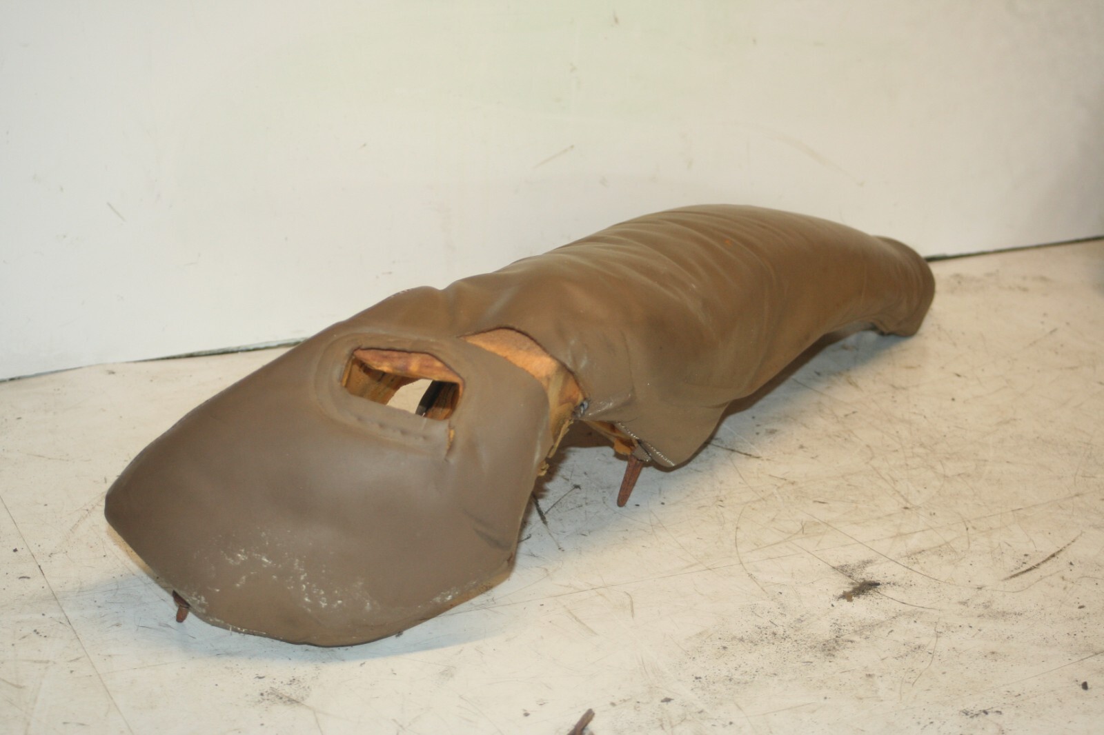 1990 FORD GRANADA MK3. REAR LEATHER SEAT SIDE TRIM BOLSTER WORN - Image 2