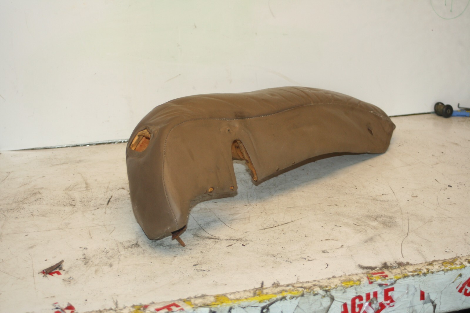 1990 FORD GRANADA MK3. REAR LEATHER SEAT SIDE TRIM BOLSTER WORN - Image 6