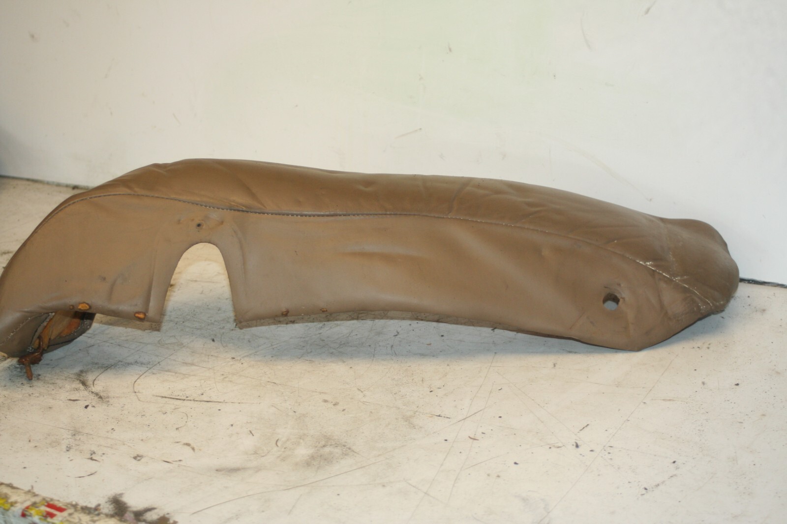 1990 FORD GRANADA MK3. REAR LEATHER SEAT SIDE TRIM BOLSTER WORN - Image 7