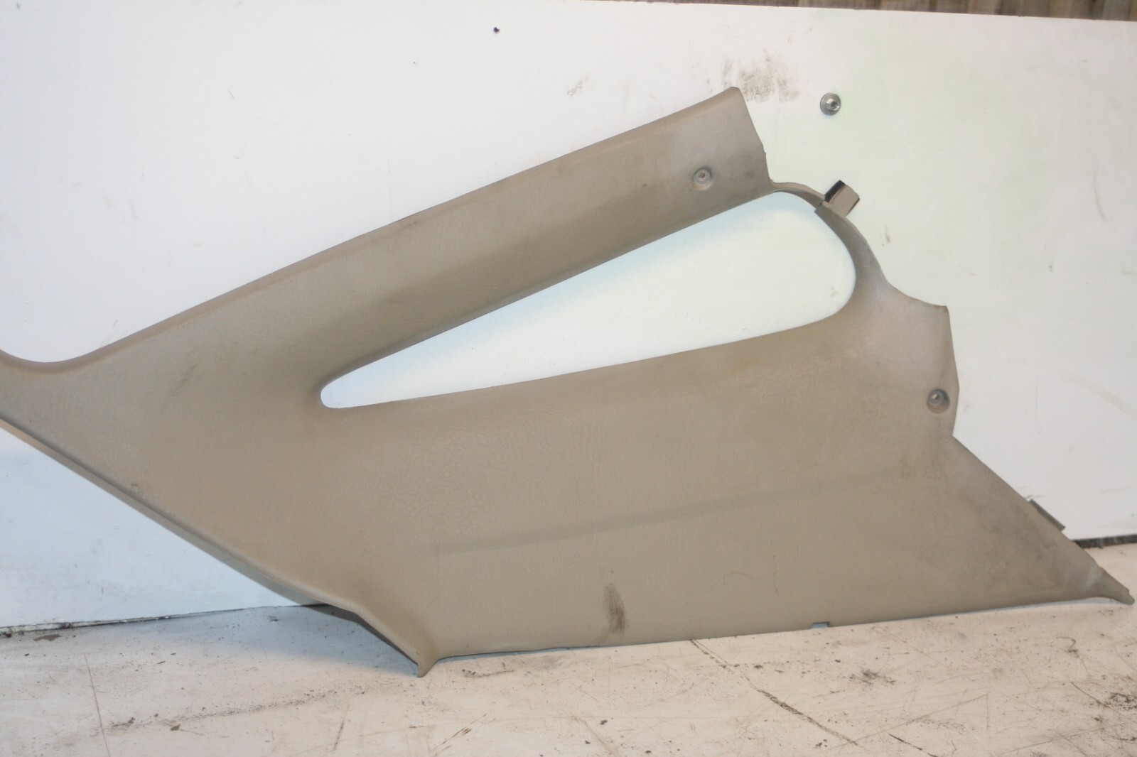 1990 FORD GRANADA MK3. C PILLAR BOOT TRIM PASSENGER REAR 90GB-F31011-ABW