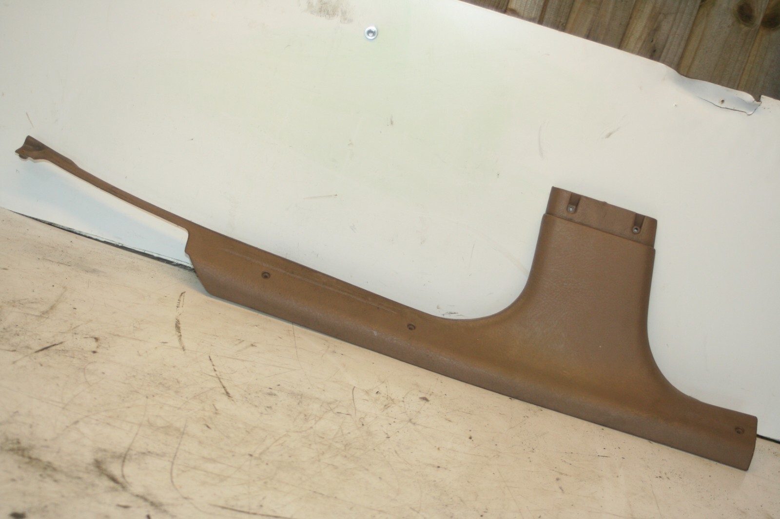 1990 FORD GRANADA MK3. LOWER SILL COVER TRIM PASSENGER SIDE FRONT