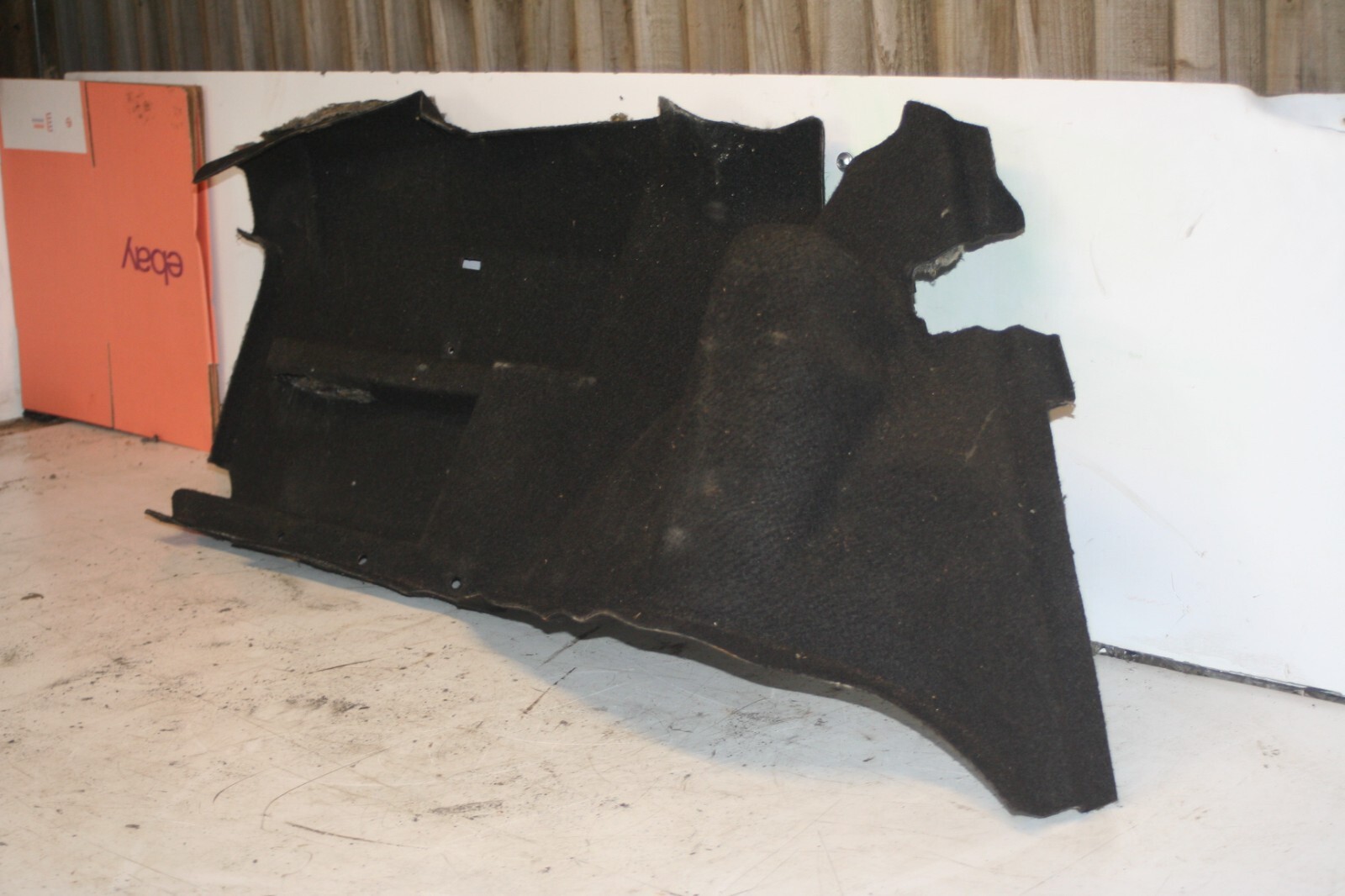 1990 FORD GRANADA MK3. BOOT SIDE LINING CARPET PASSENGER SIDE - Image 2