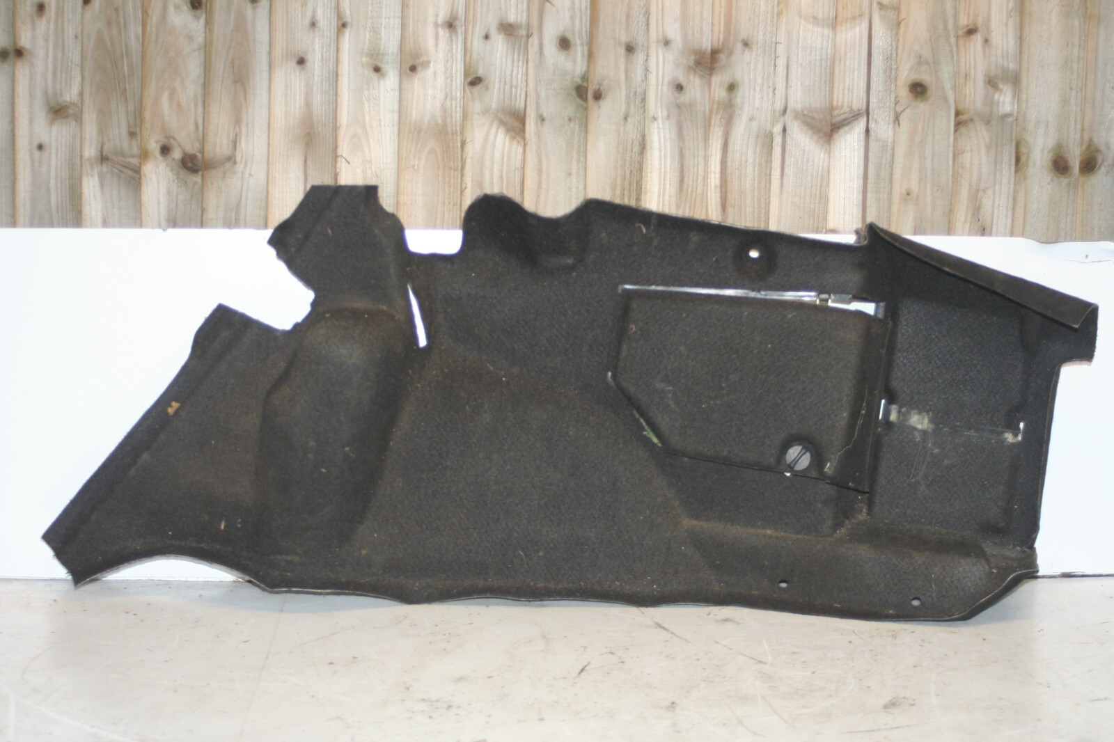1990 FORD GRANADA MK3. BOOT SIDE LINING CARPET DRIVER SIDE - Image 3