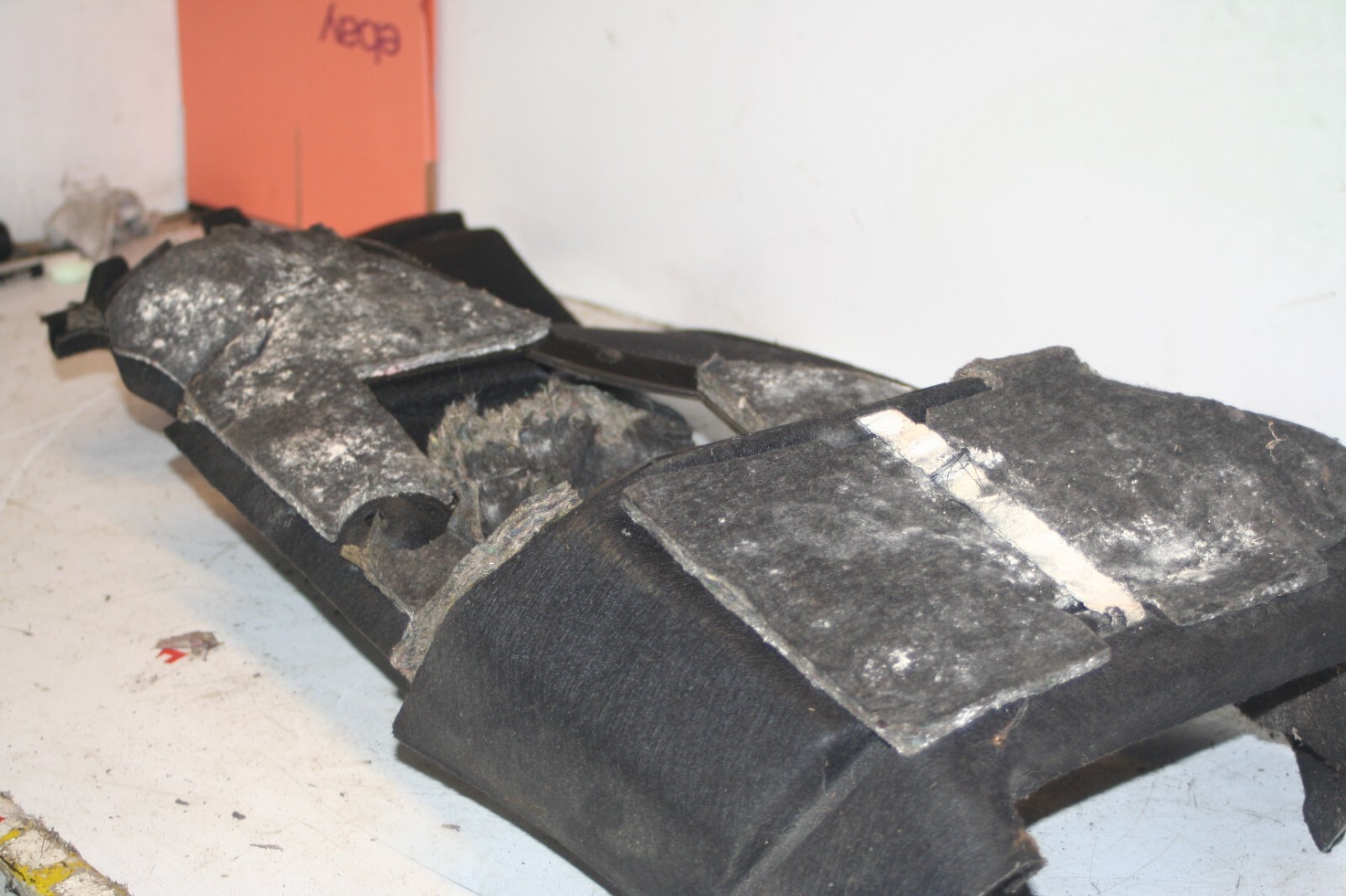 1990 FORD GRANADA MK3. BOOT SIDE LINING CARPET DRIVER SIDE - Image 5