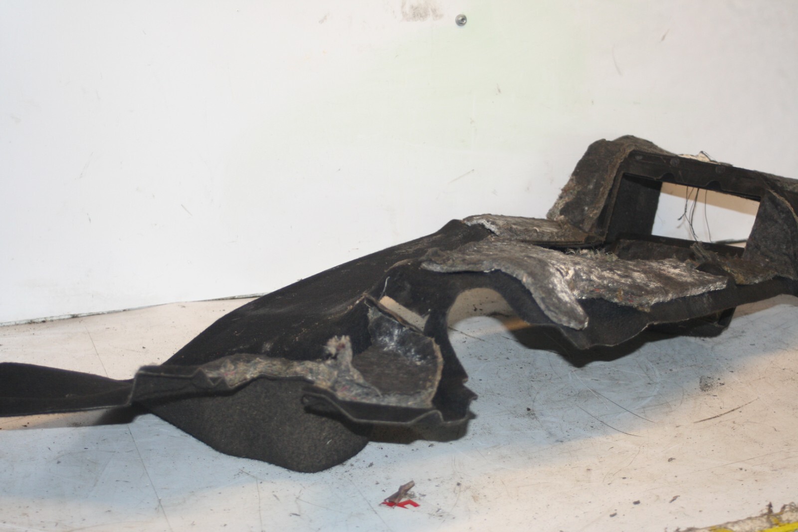 1990 FORD GRANADA MK3. BOOT SIDE LINING CARPET DRIVER SIDE - Image 6