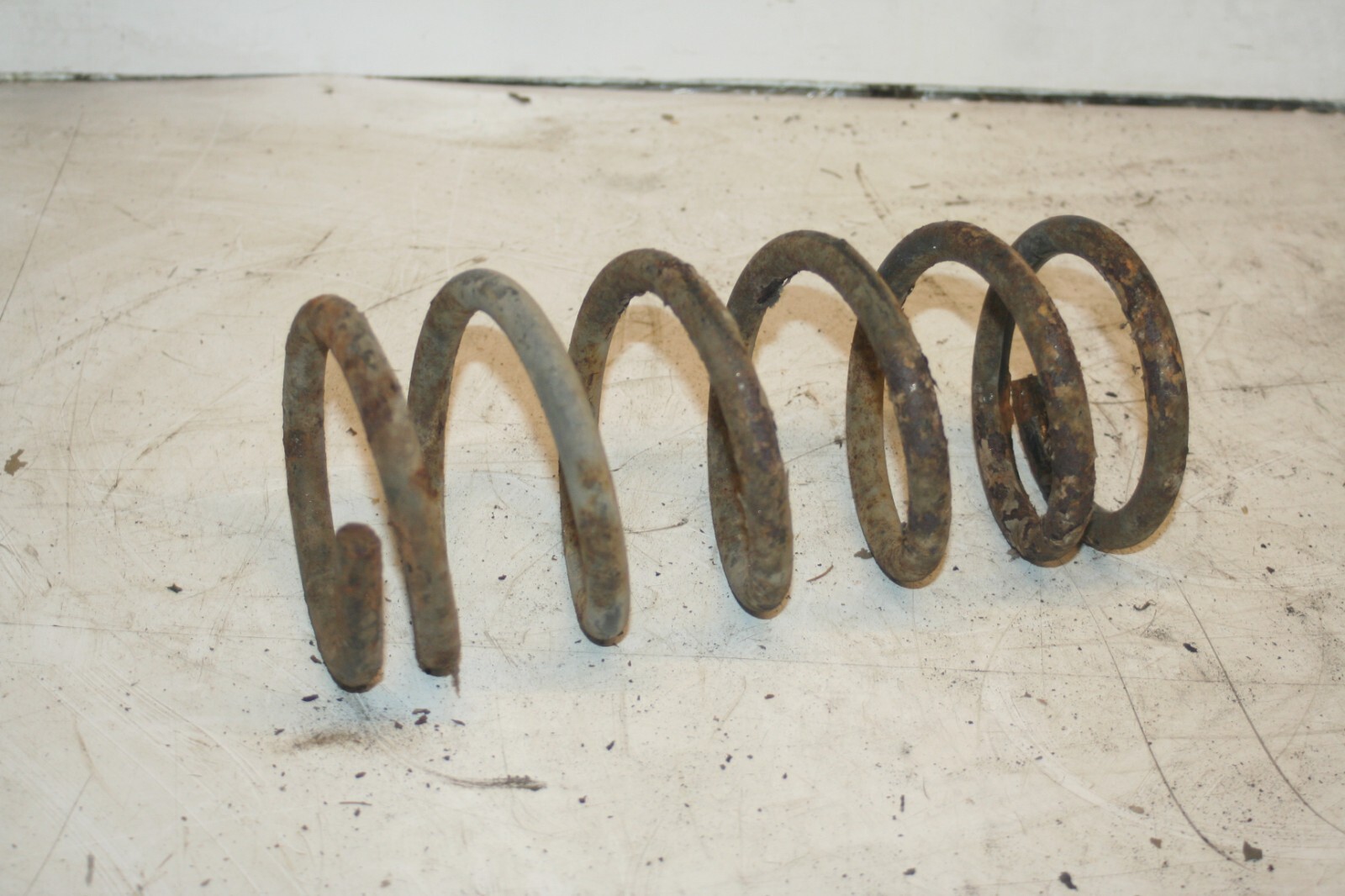 1990 FORD GRANADA MK3. REAR SUSPENSION SPRING - Image 2