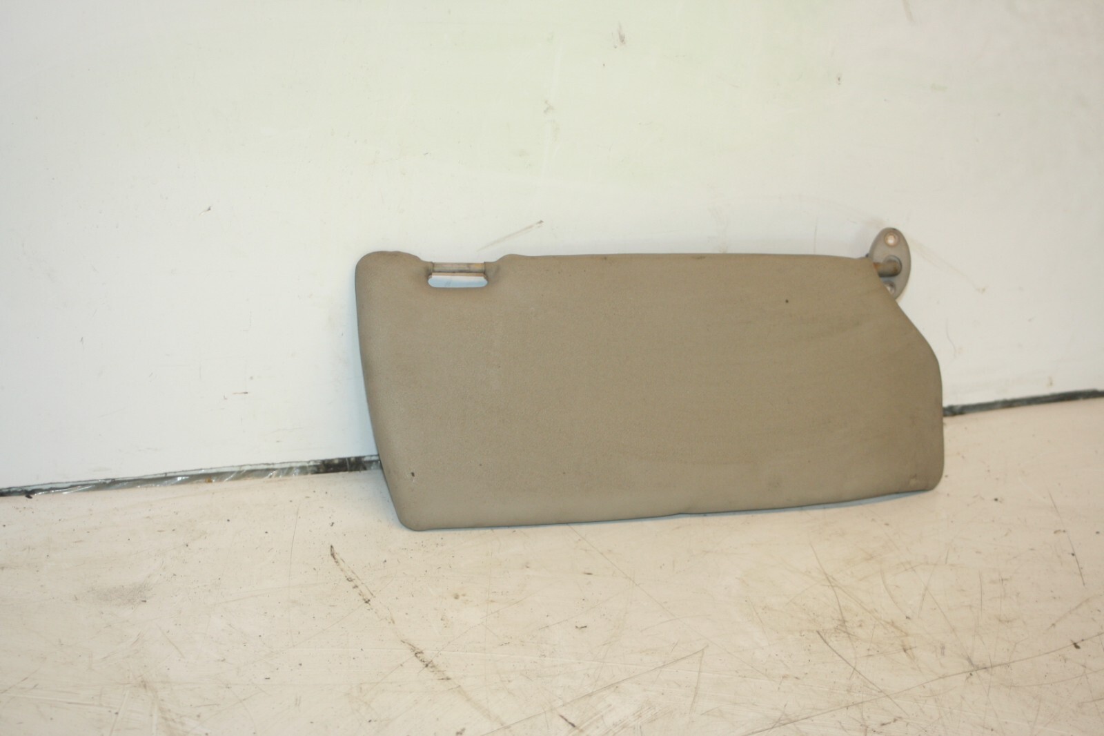 1990 FORD GRANADA MK3. DRIVER SIDE SUN VISOR