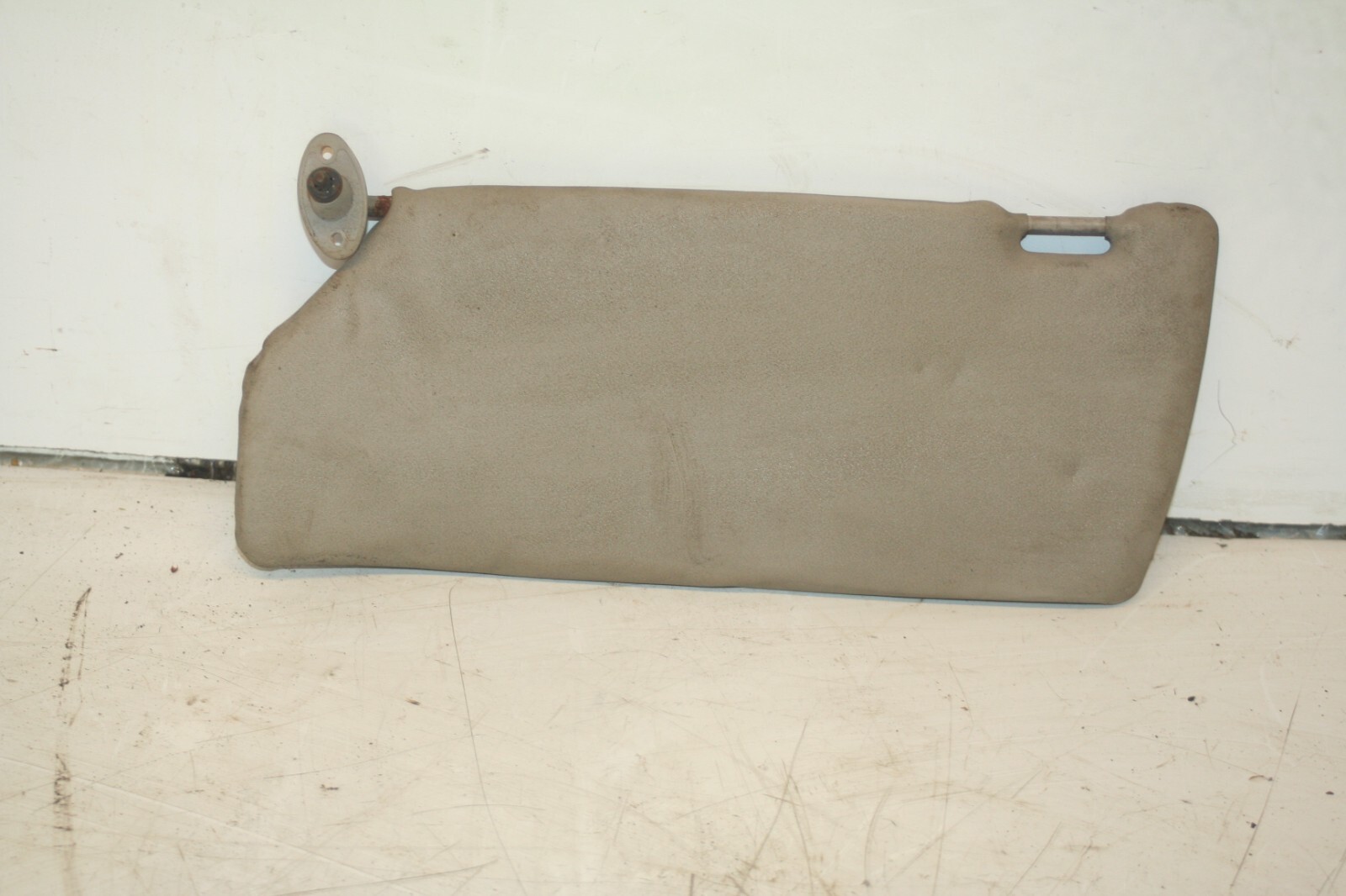 1990 FORD GRANADA MK3. DRIVER SIDE SUN VISOR - Image 3