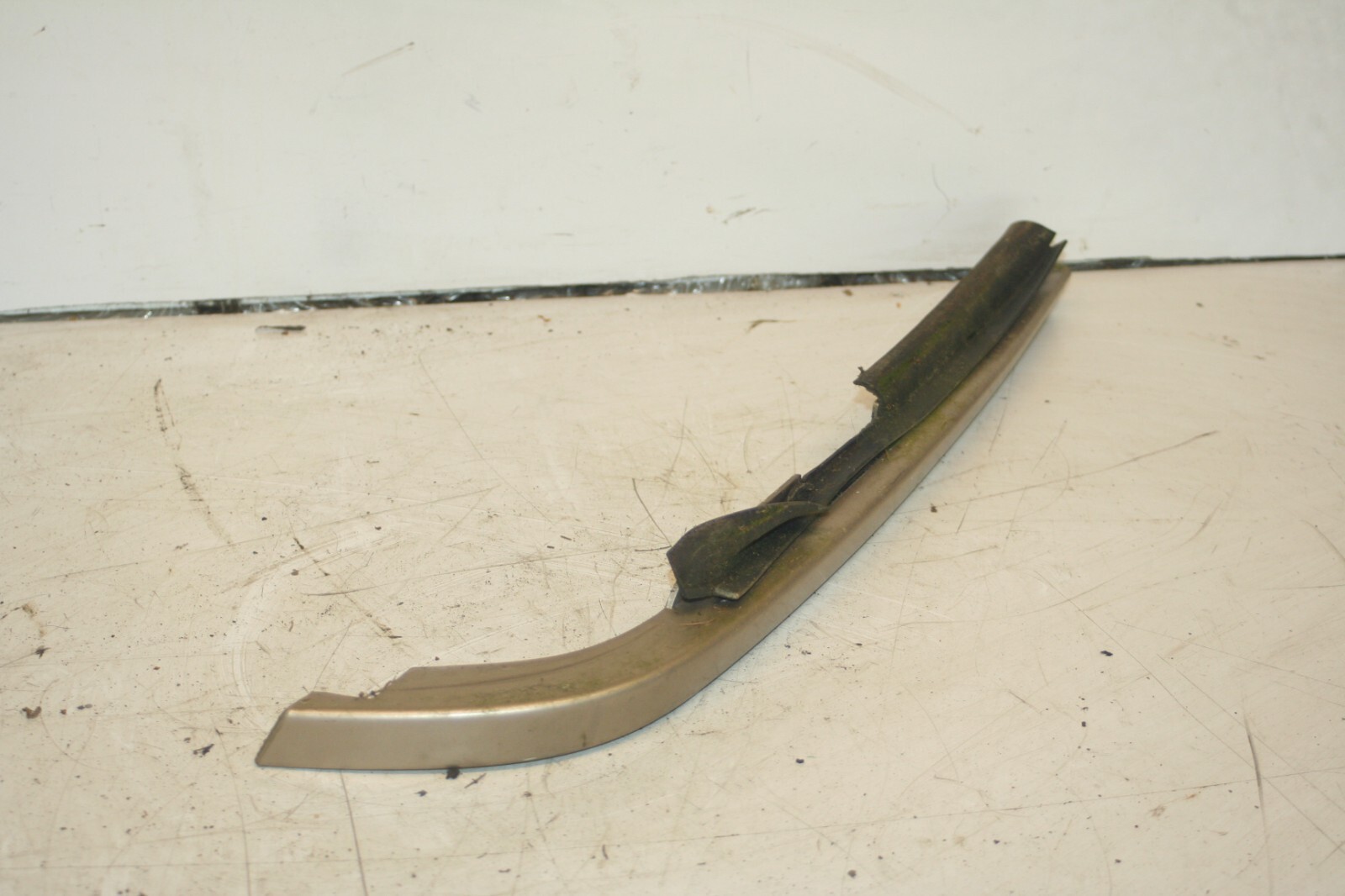 1990 FORD GRANADA MK3. LOWER HEAD LIGHT TRIM IN GOLD - Image 2