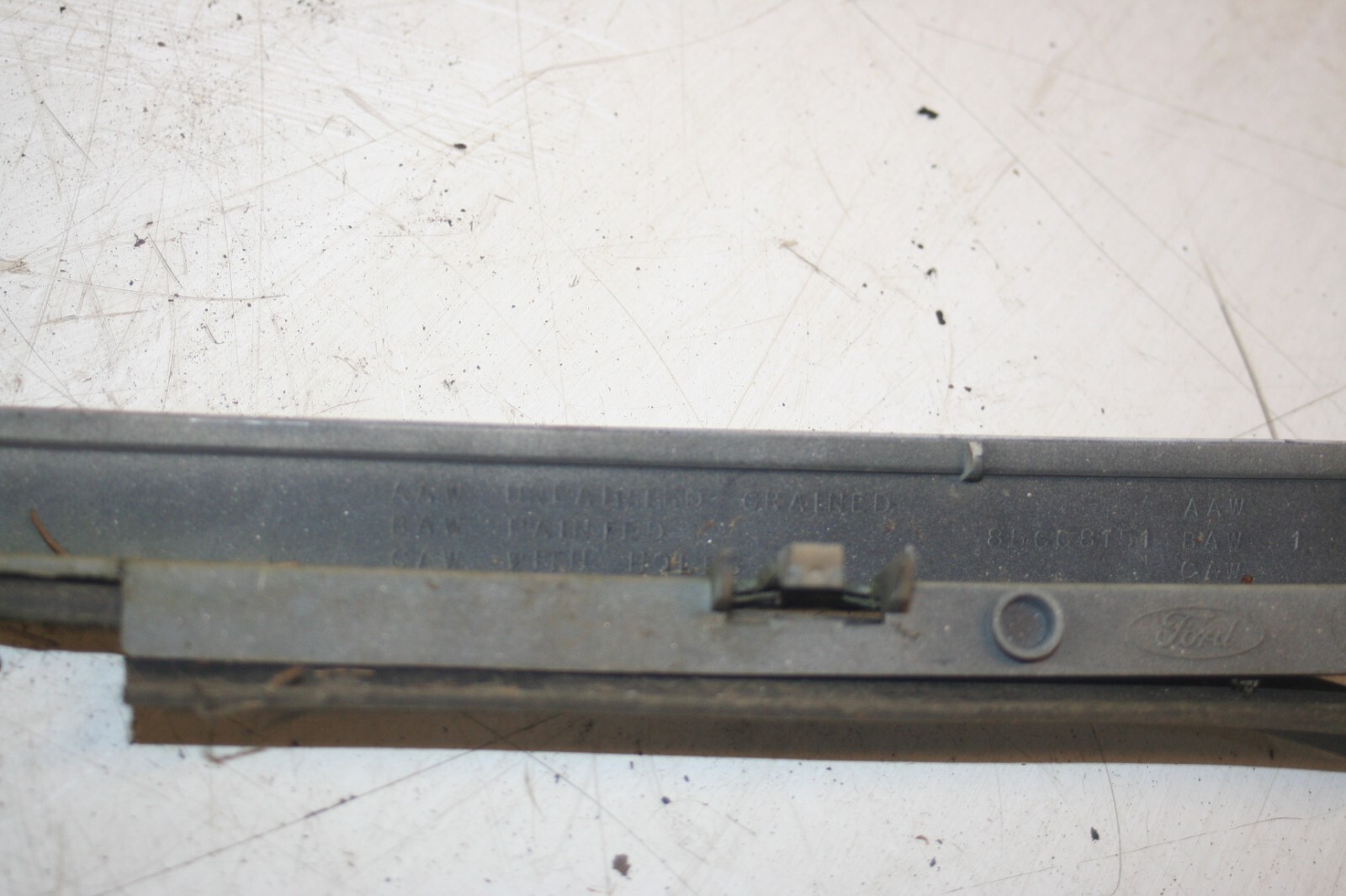 1990 FORD GRANADA MK3. LOWER HEAD LIGHT TRIM IN GOLD - Image 5