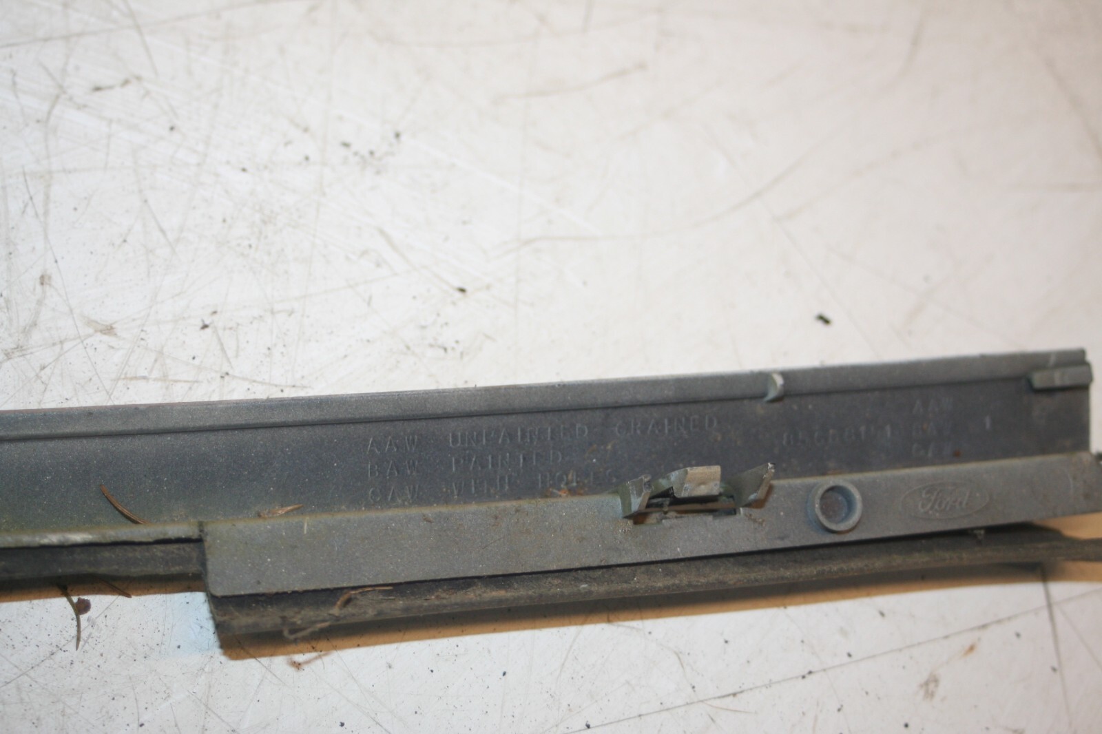 1990 FORD GRANADA MK3. LOWER HEAD LIGHT TRIM IN GOLD - Image 6
