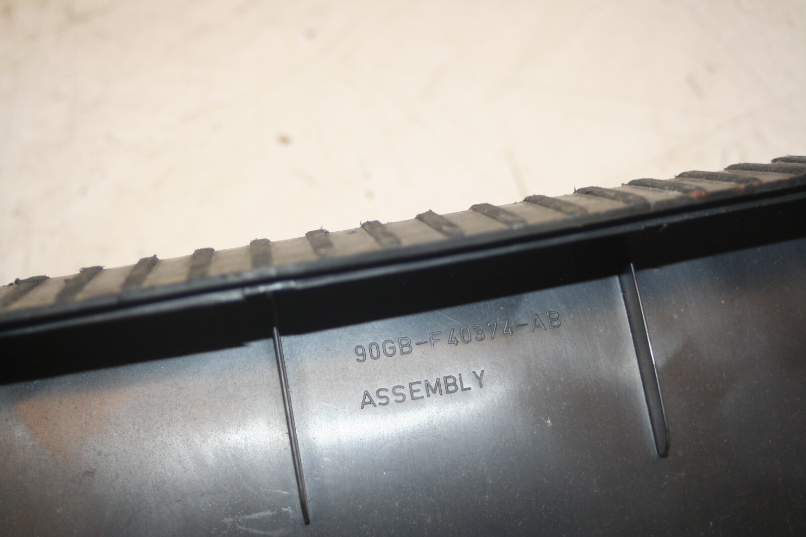 1990 FORD GRANADA MK3. BOOT SCRUFF PLATE TRIM 90GB-F40374-AB - Image 4