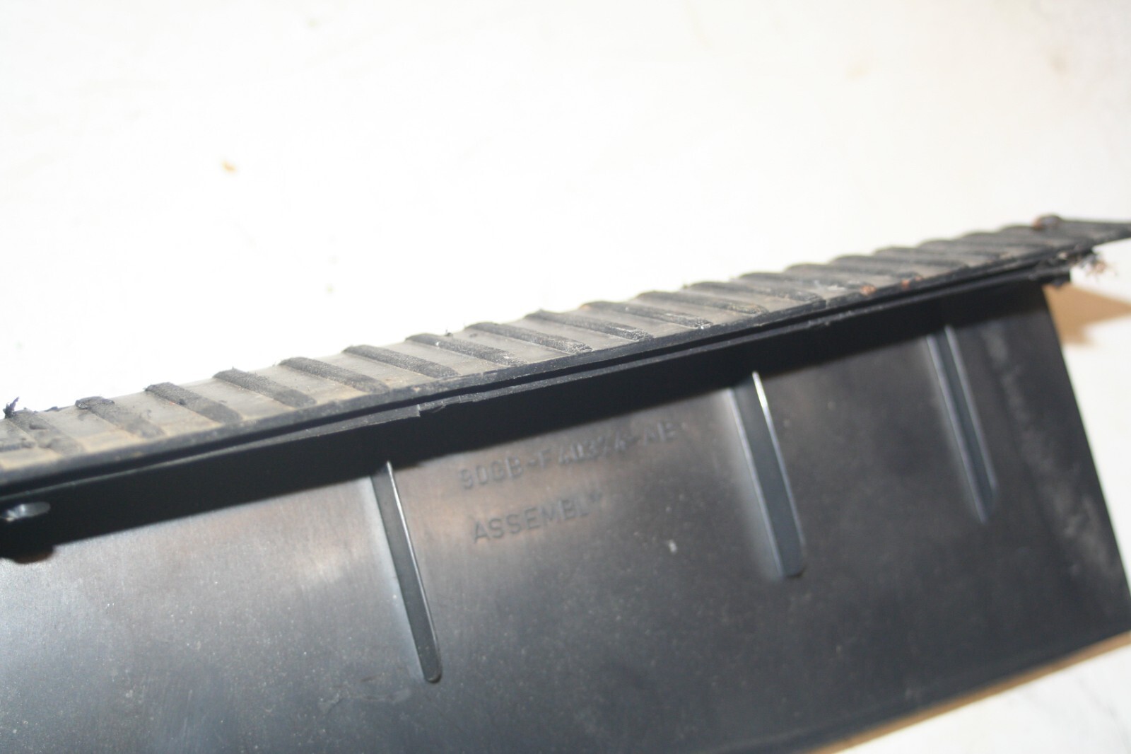 1990 FORD GRANADA MK3. BOOT SCRUFF PLATE TRIM 90GB-F40374-AB - Image 5