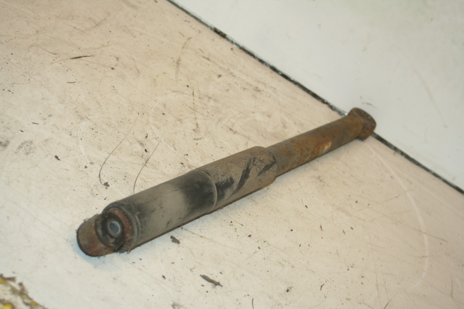 1990 FORD GRANADA MK3. REAR SHOCK ABSORBER - Image 3